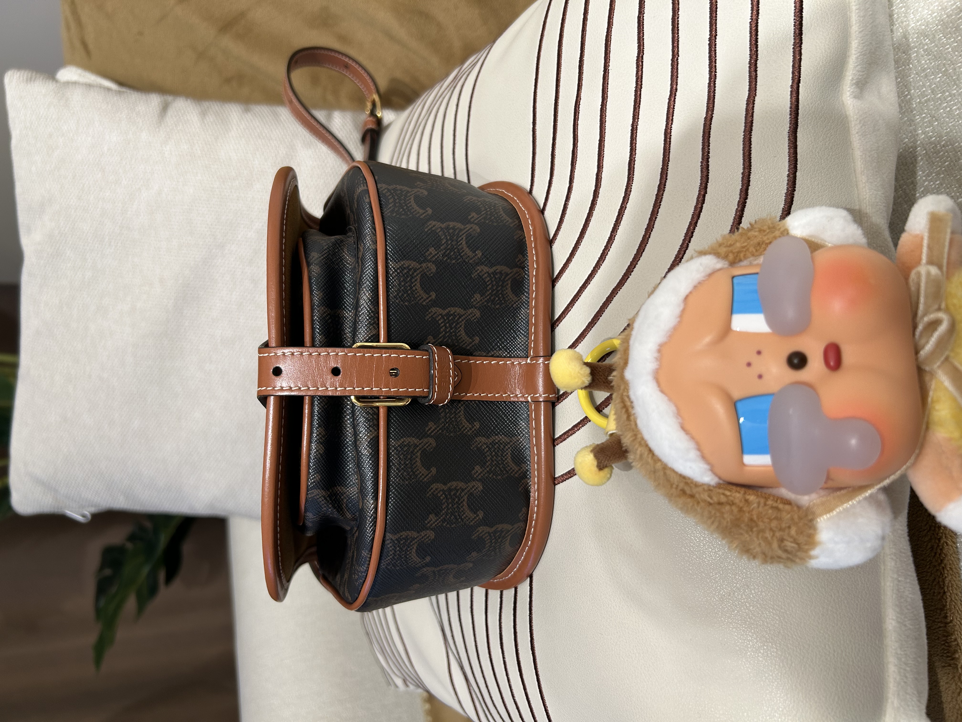 CELINE FOLCO medium Crossbody Bag 100%Authentic, 99%New✅收據✅dust bag