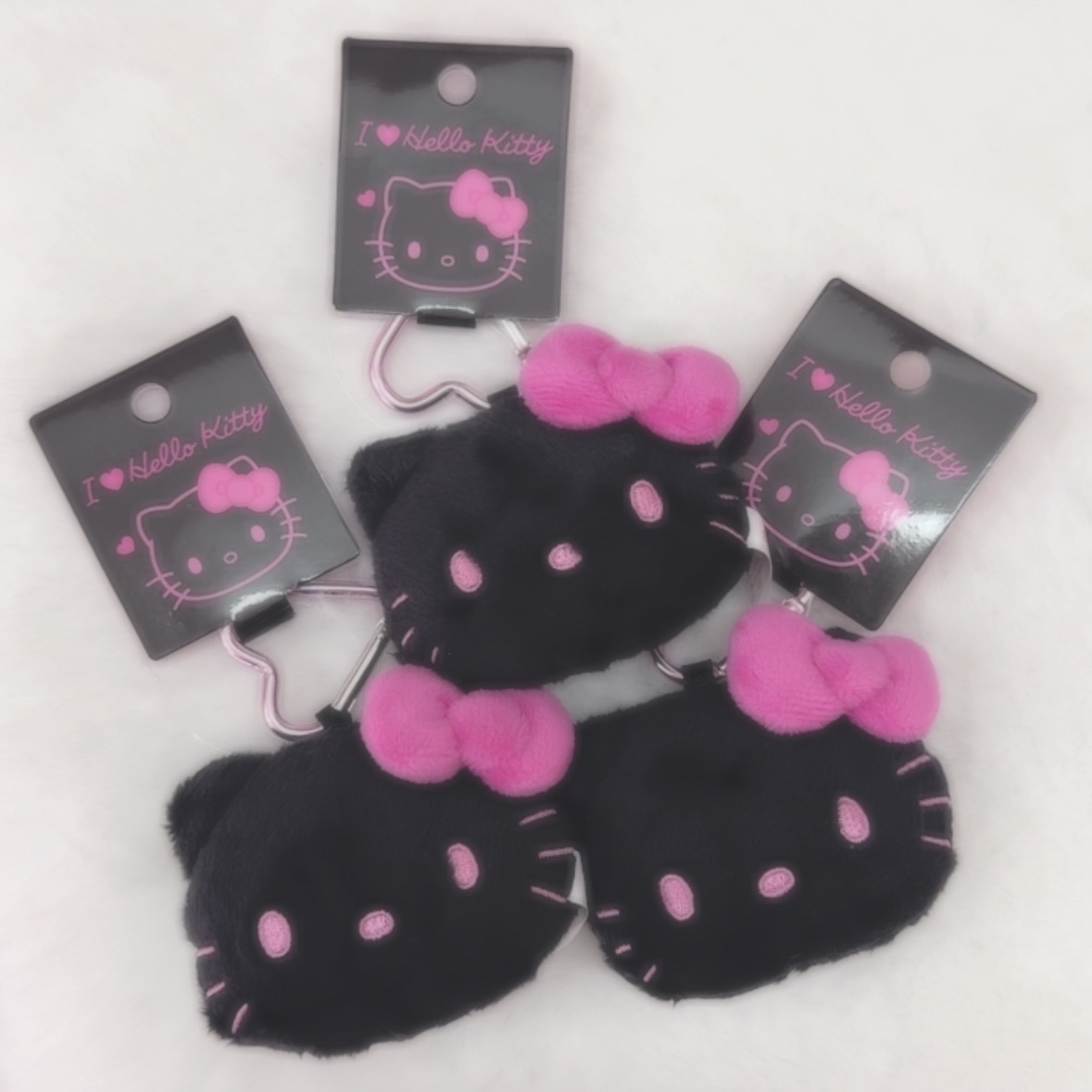 現貨｜日版 hello kitty全黑心心扣吊飾🖤