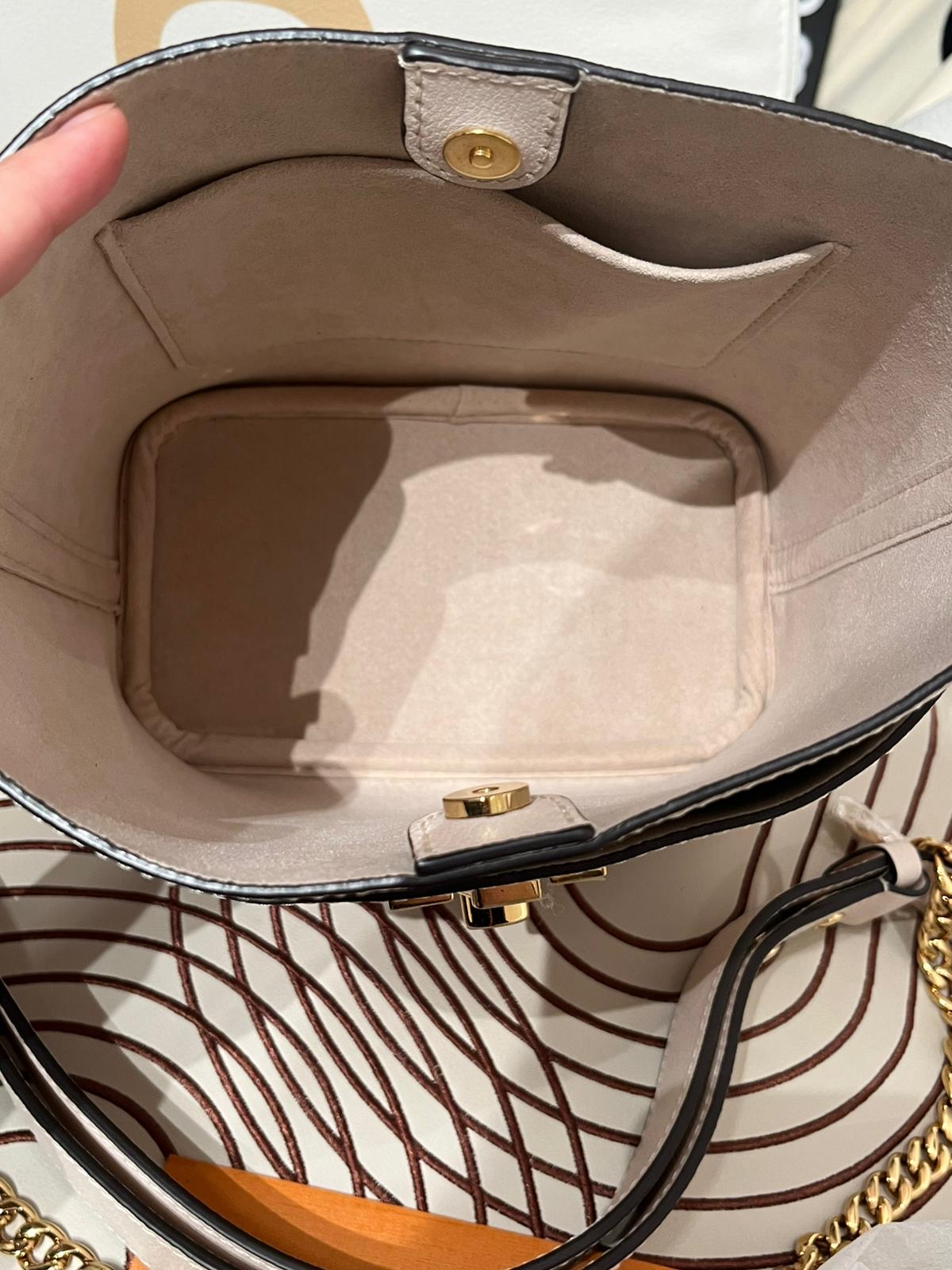 Lv lock and walk bucket bag M24638 100%Authentic ,99%new ✅專門店收據✅NFC✅dust bag  