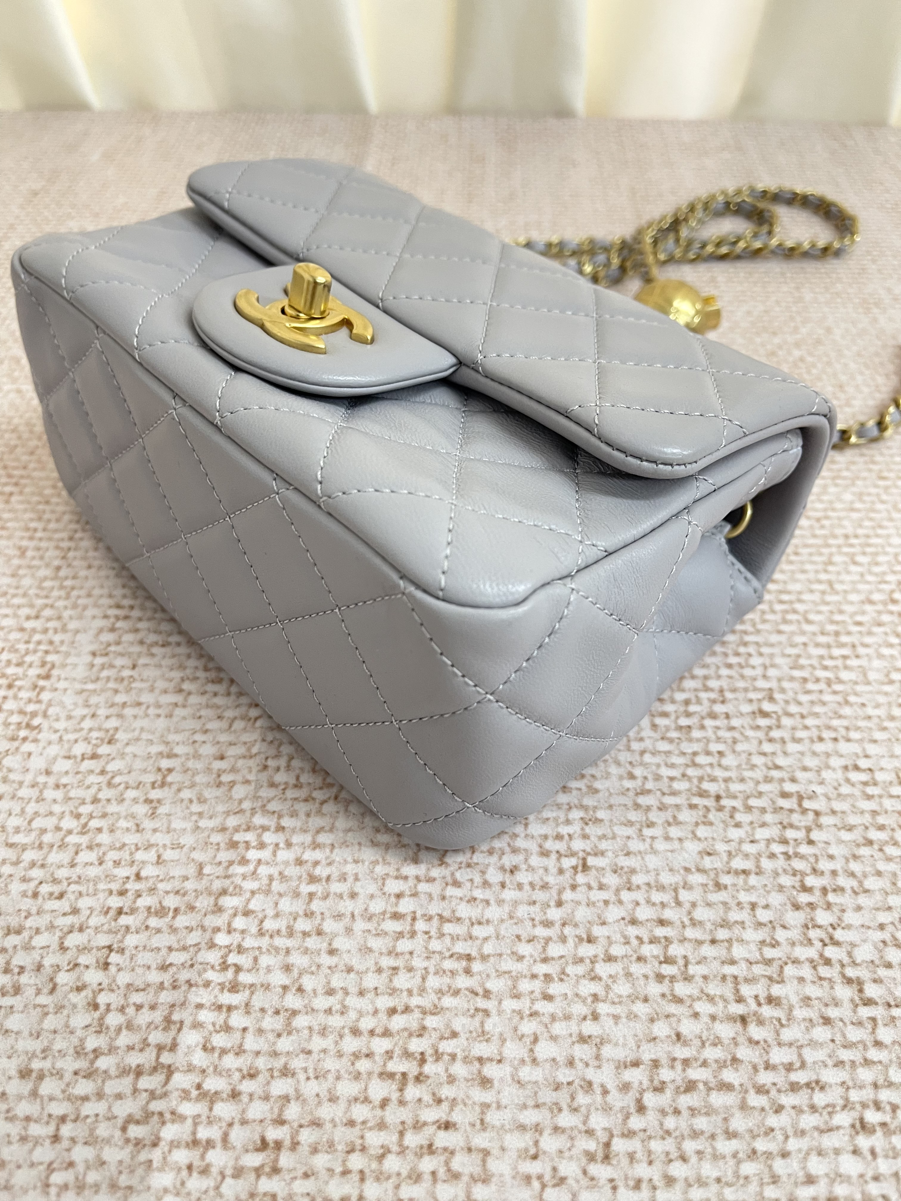 Pre-owned Chanel Square Pearl Crush / Product Code: 26042701