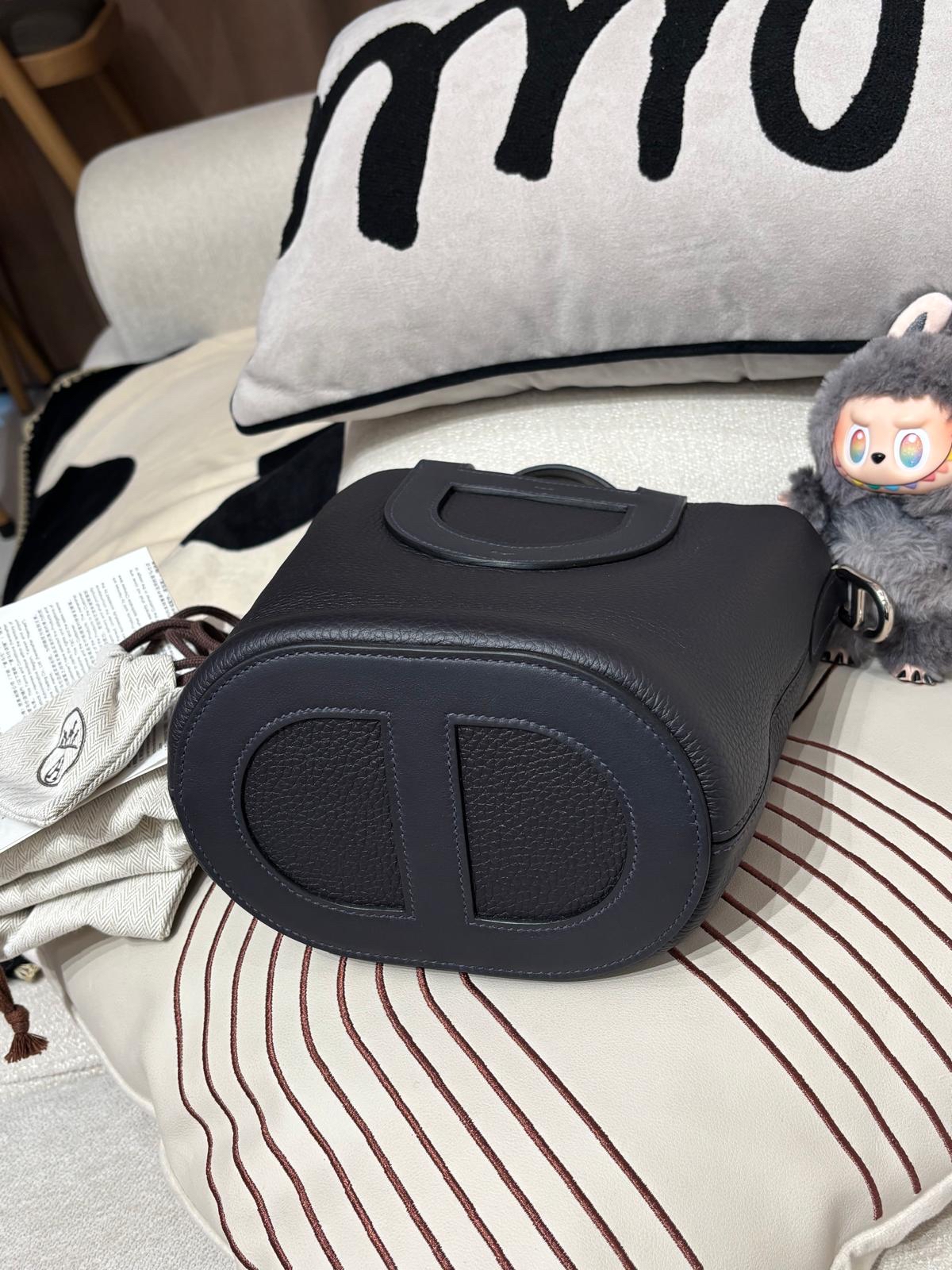 全新 Hermes in the loop 18,3Y CABAN，STAMP B 100%Authentic,100%brand new ✅收據✅塵袋✅booklet✅盒 全新