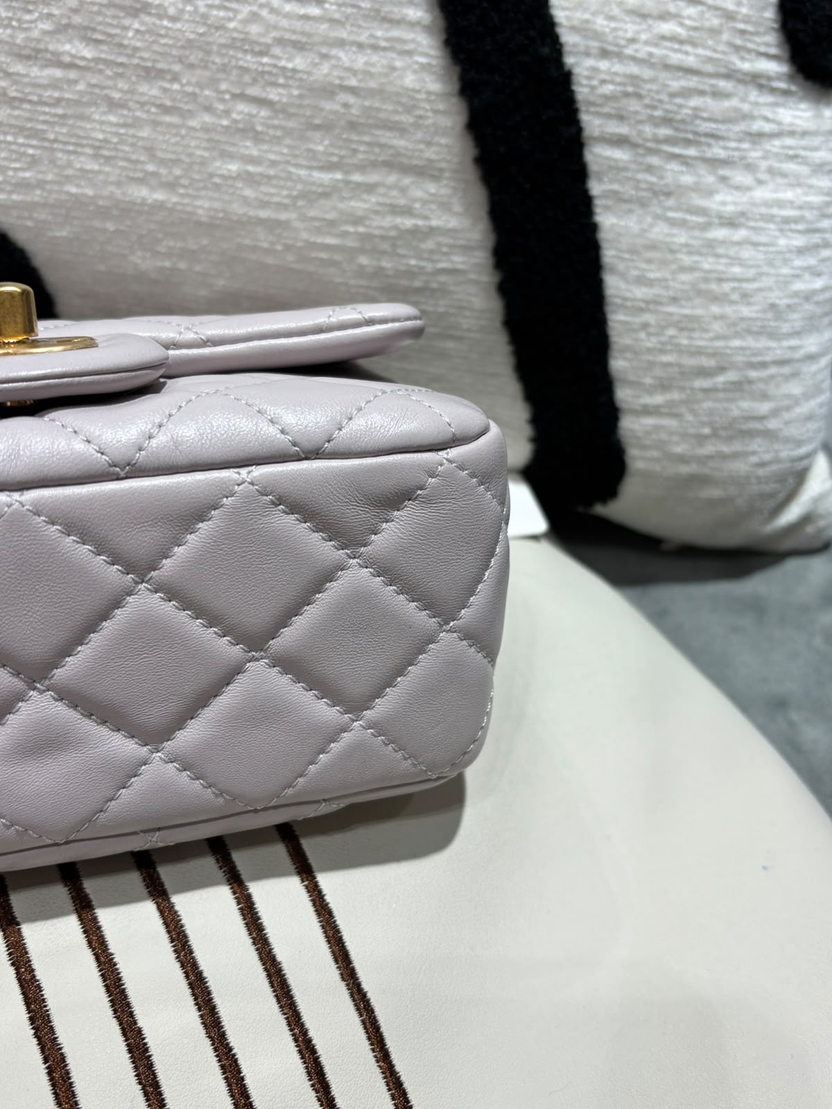 Chanel mini flap with pearl crush 金球方胖子 100%Authentic,98%new ✅晶片✅收據✅dust bag✅box