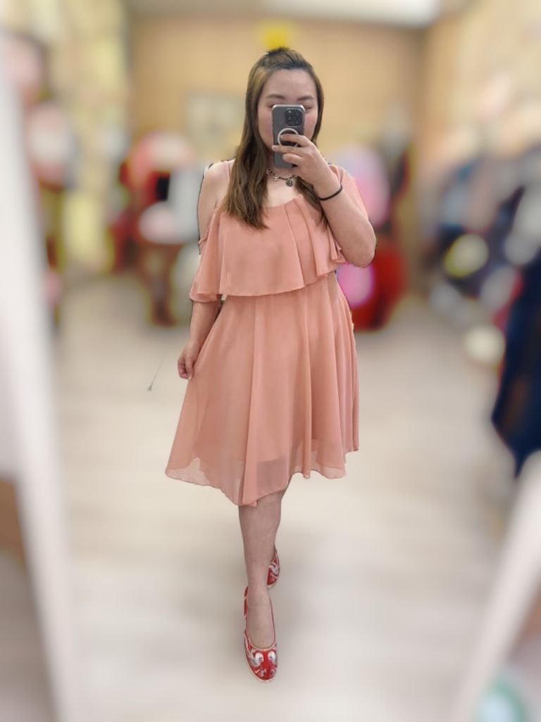 TT647 荷叶吊带露肩短礼服