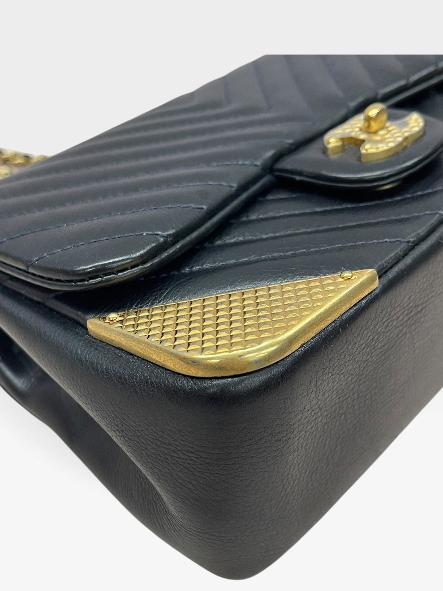Pre-Owned Chanel Rock the Corner Chevron / Product Code: 101702