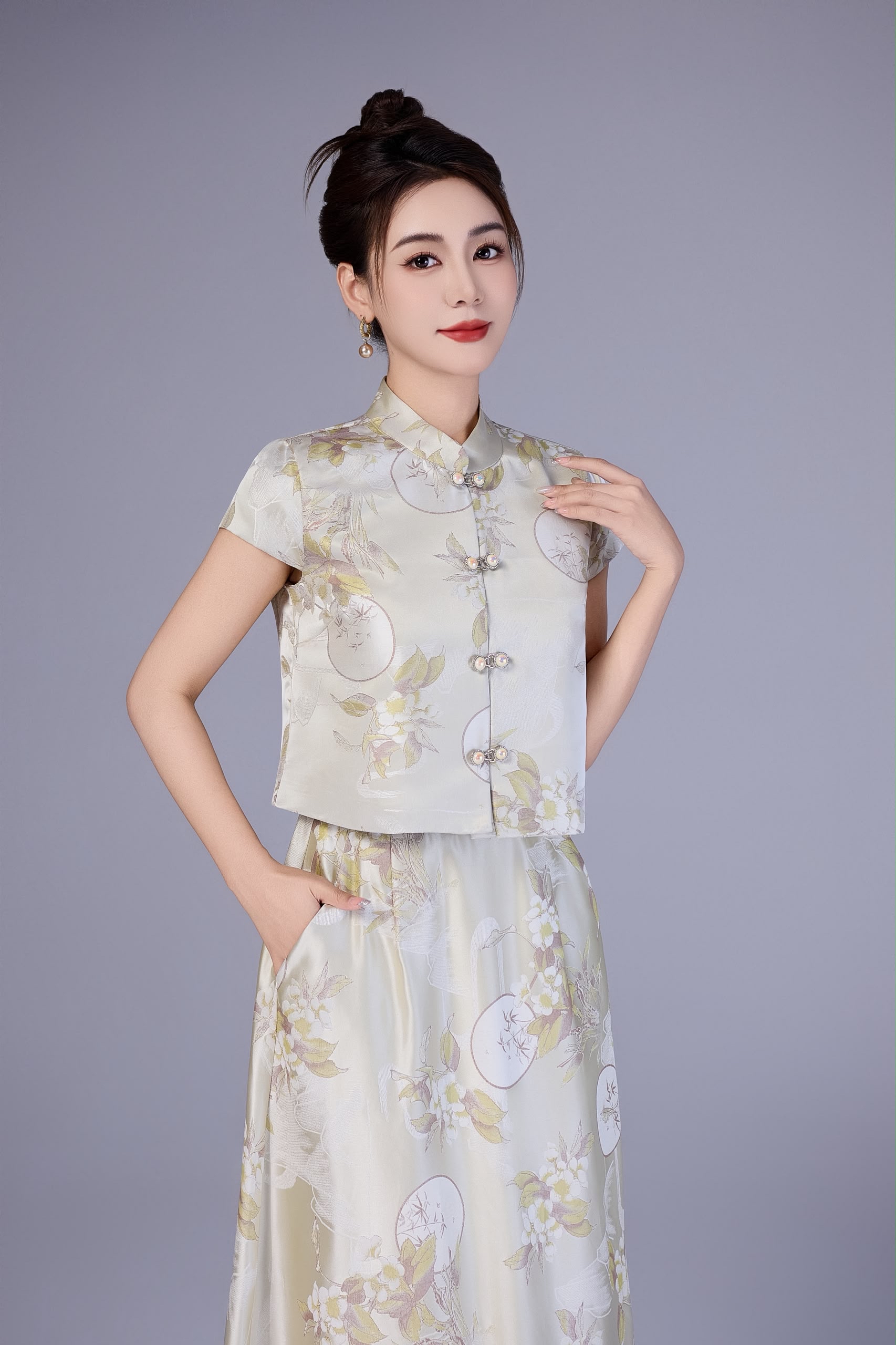 10141119 Serene Blossom Mandarin Top