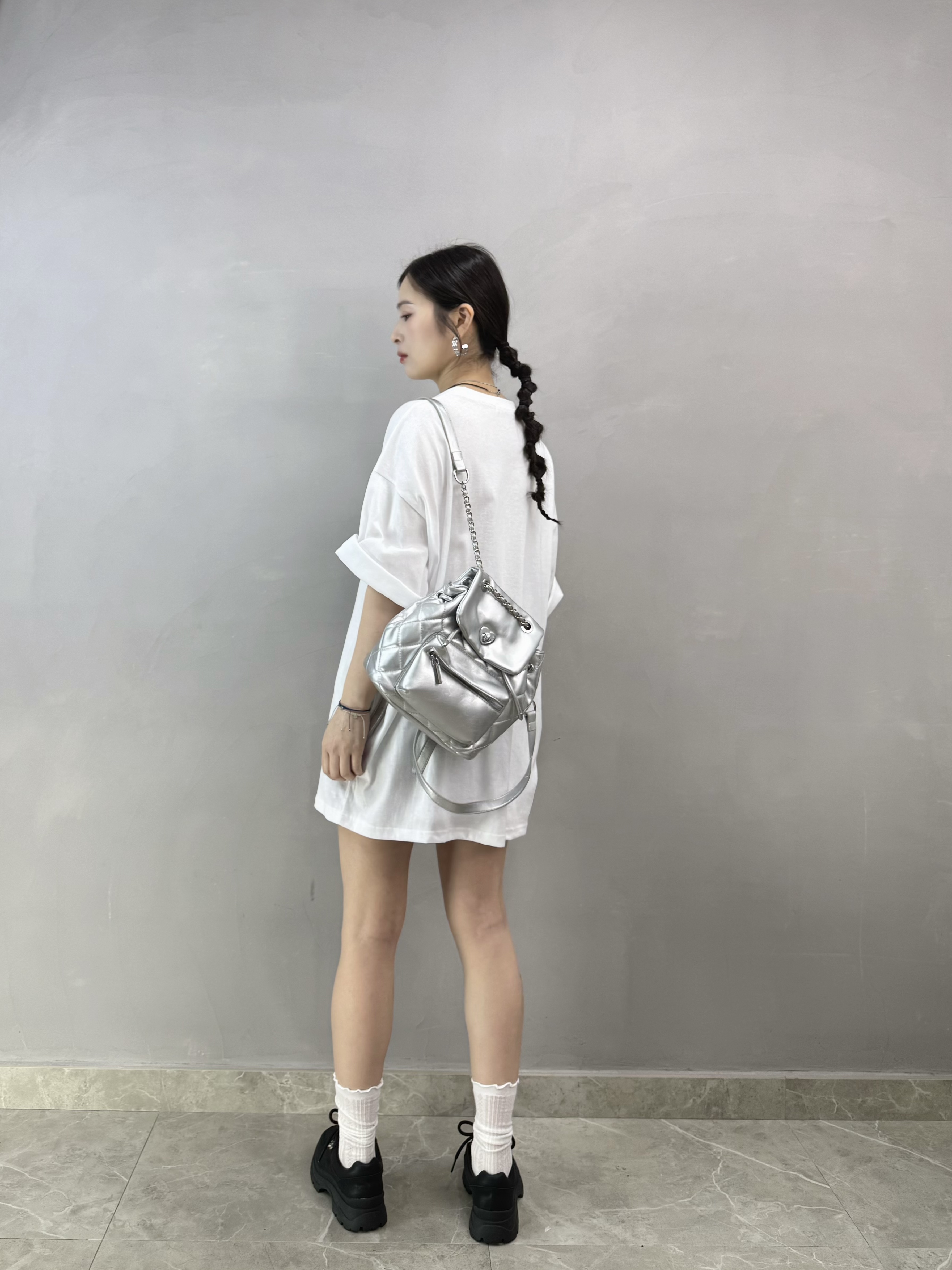 R79 黑超狗仔Tee
