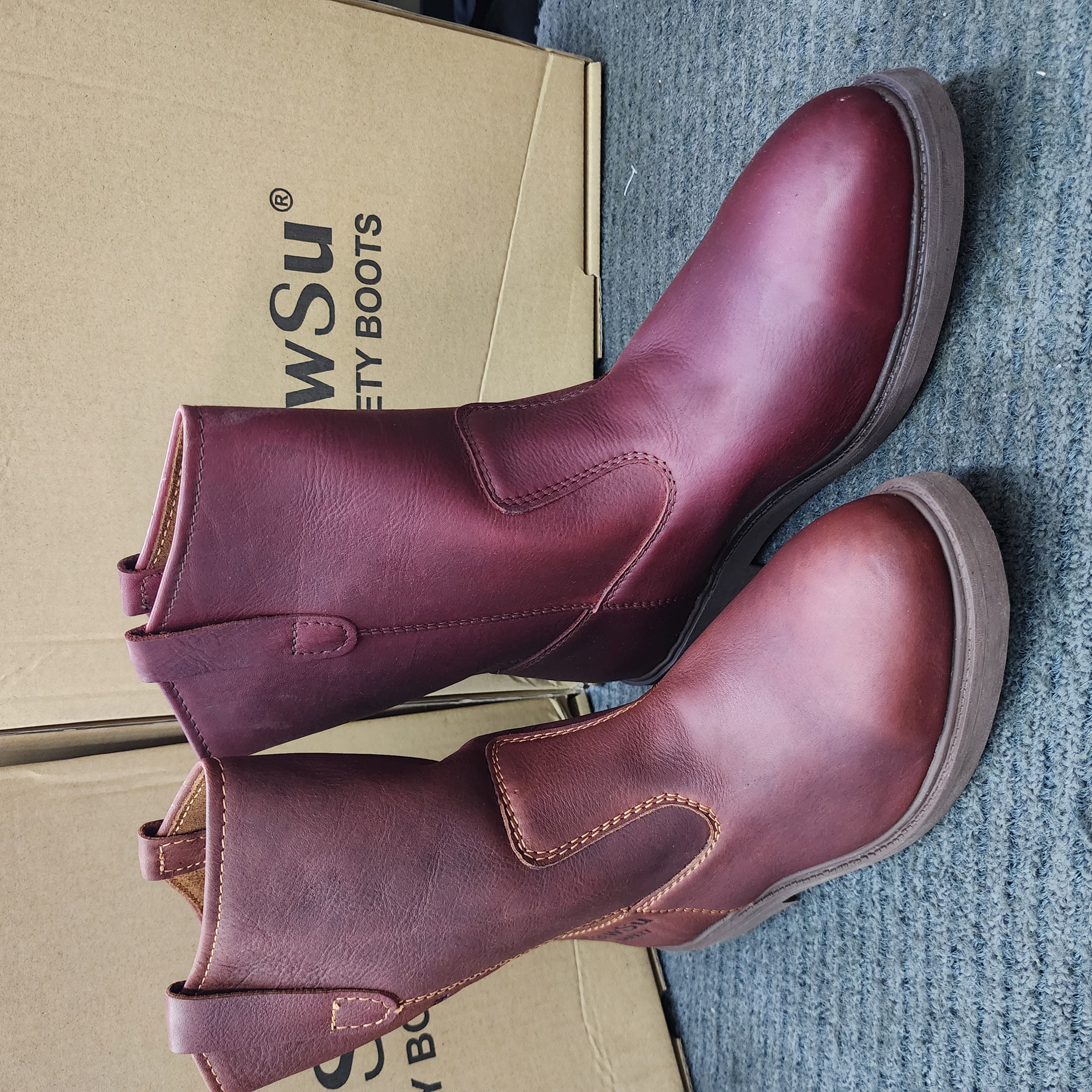 PawSu 801 High cut Safety Shoes Tajam A shape Whisky Maroon leather Kasut Keselamatan Tinggi Bentuk Tajam A Warna Whisky Maroon