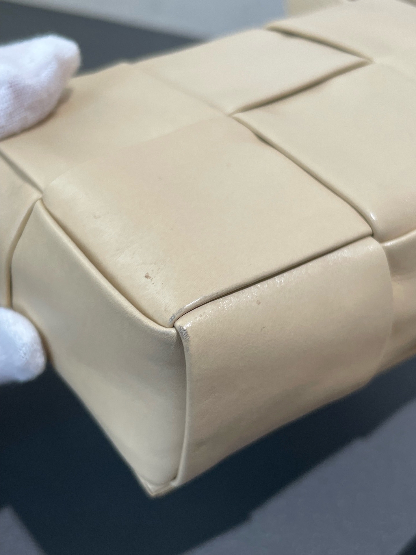 【預訂貨品】BV Candy Cassette六格米黃色編織包 