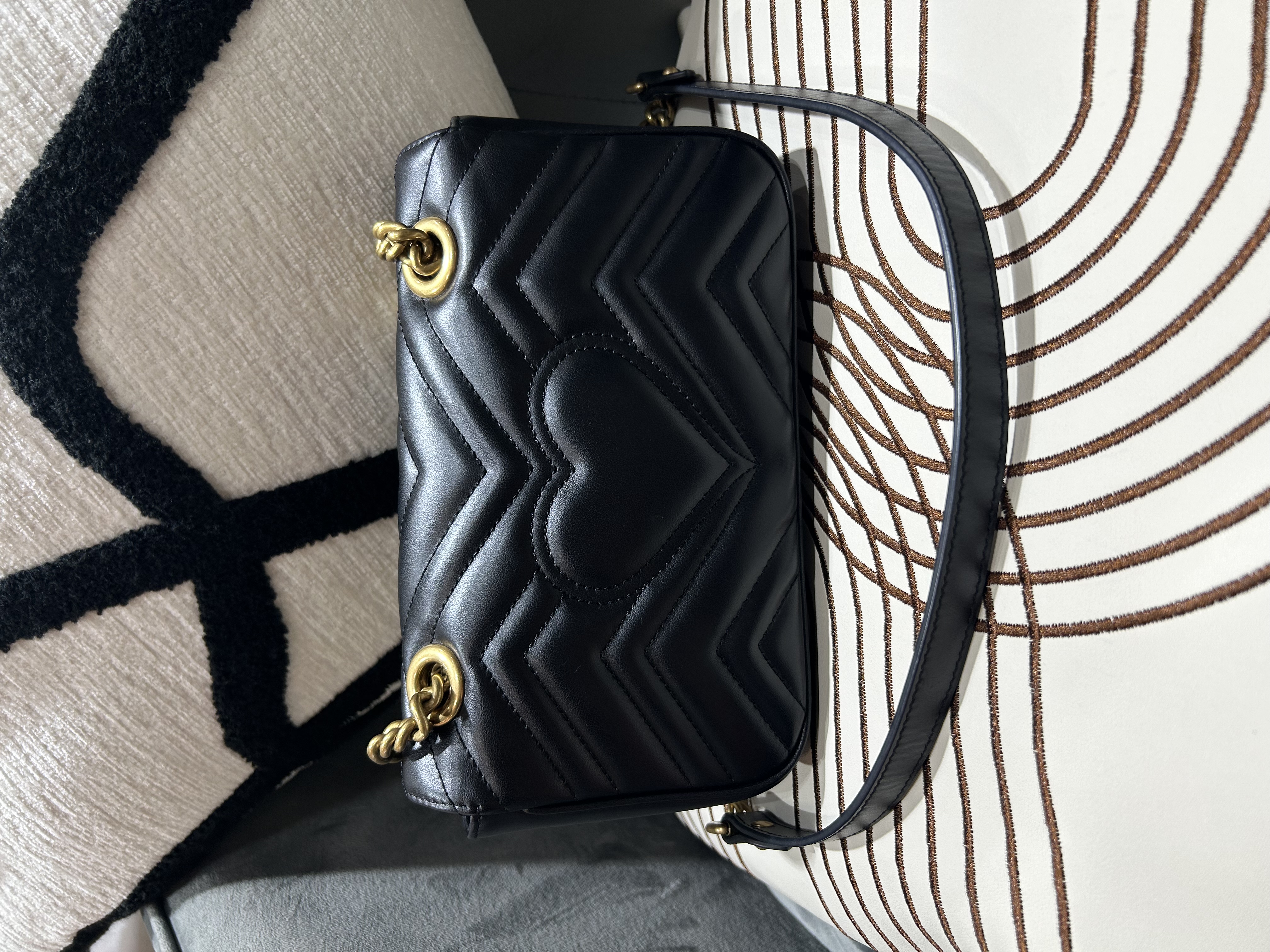 GUCCI GG MARMONT Shoulder Bag FLAP BAG 黑色牛皮金扣446744 100%Authentic, 95%New ✅Dust bag