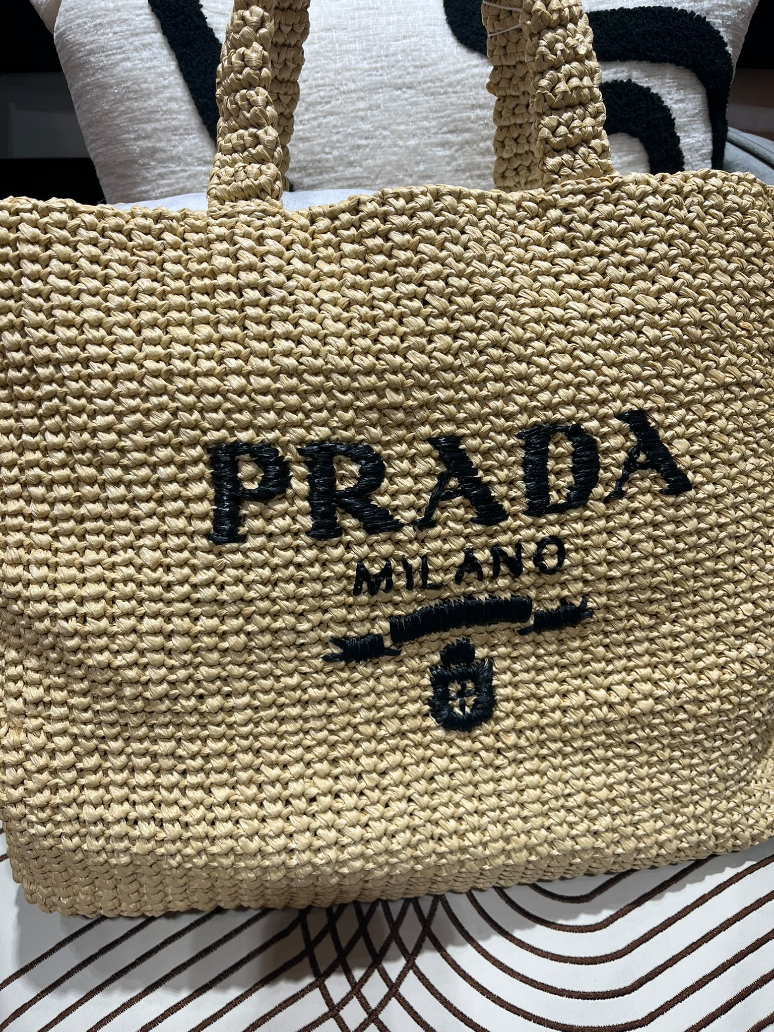 Prada Crochet tote bag 100%Authentic, 98%new ✅Dust bag