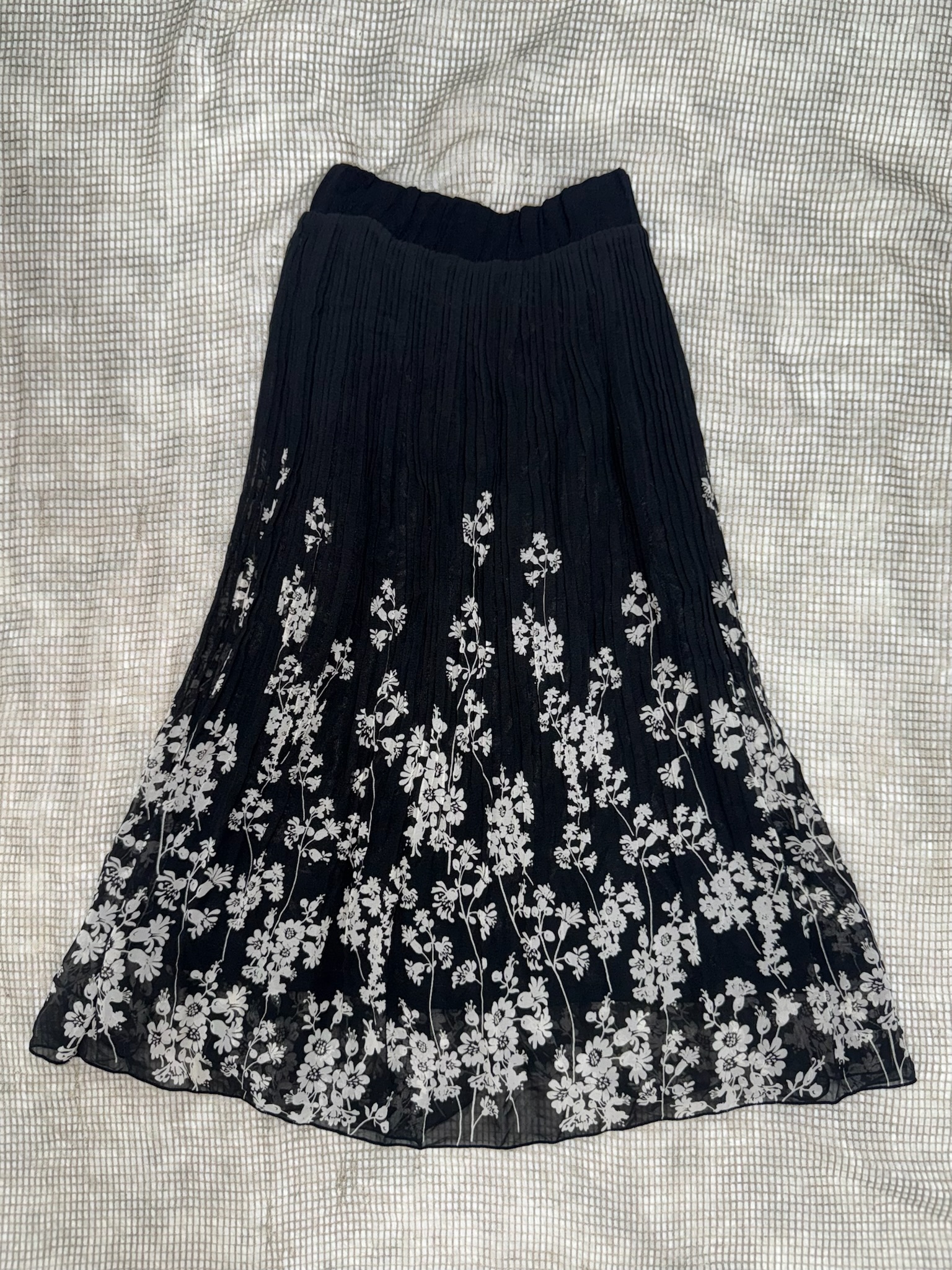 Cottagecore Botanical Wildflower Plisse Maxi Skirt in Black