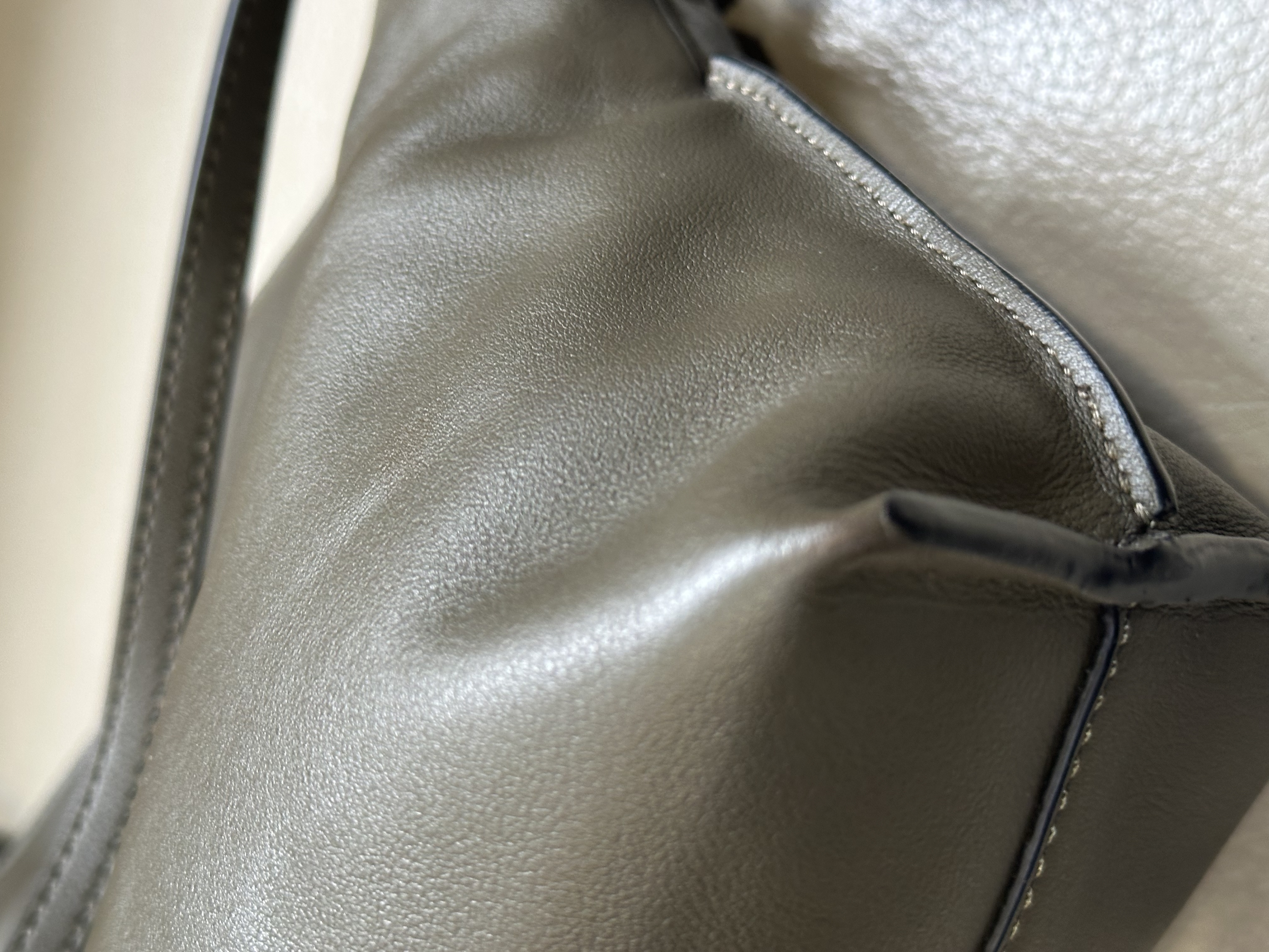 Pre-owned LOEWE Leather Flamenco Bag / Product Code: 26040515