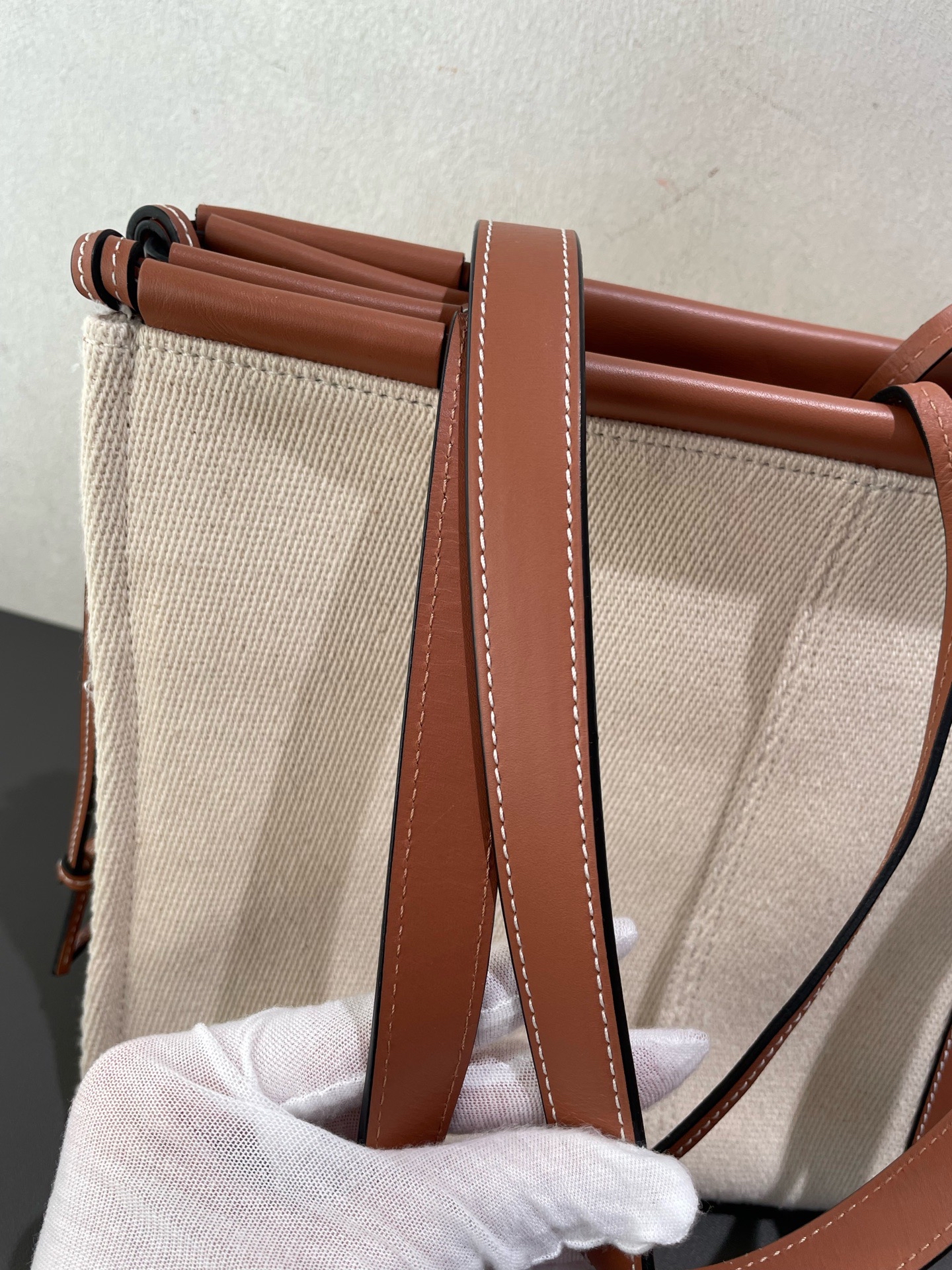 【預訂貨品】LOEWE米色帆布拼焦糖牛皮tote