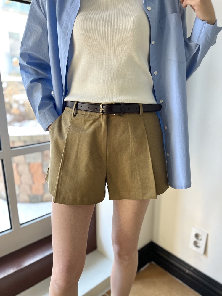 Classic Belt-Loop Shorts (Khaki)