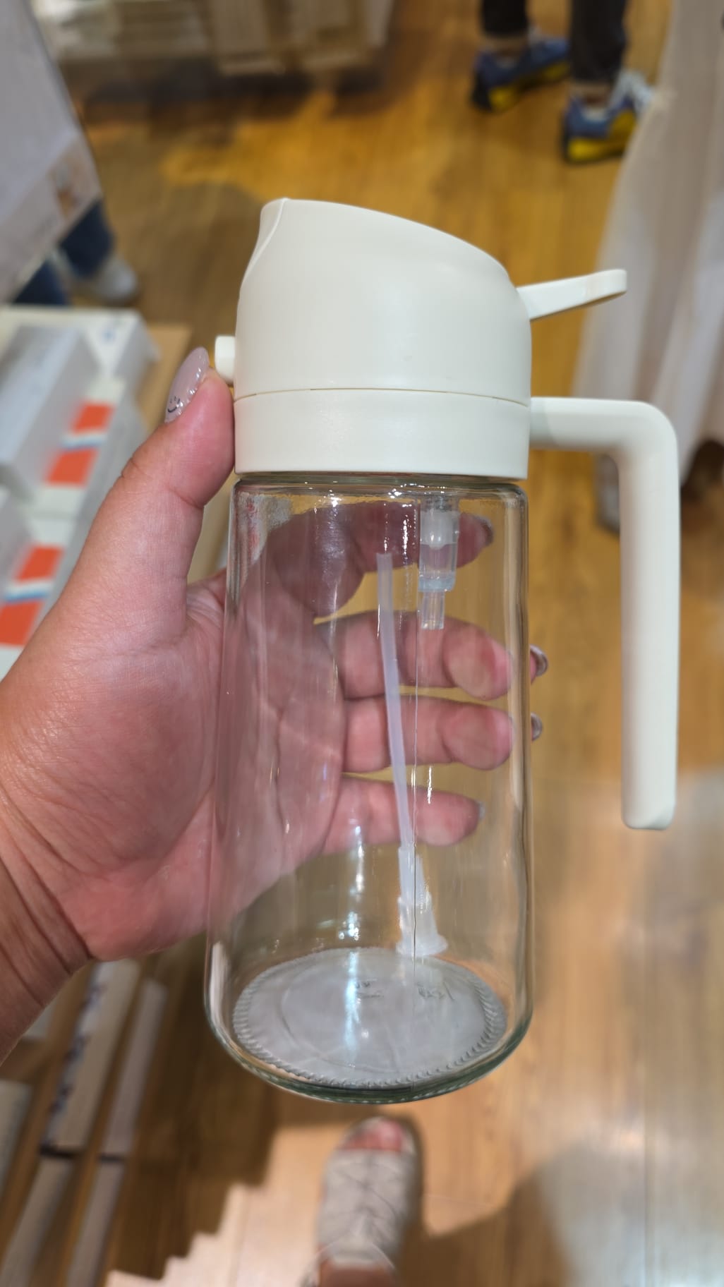 3 coins liquid spray bottle