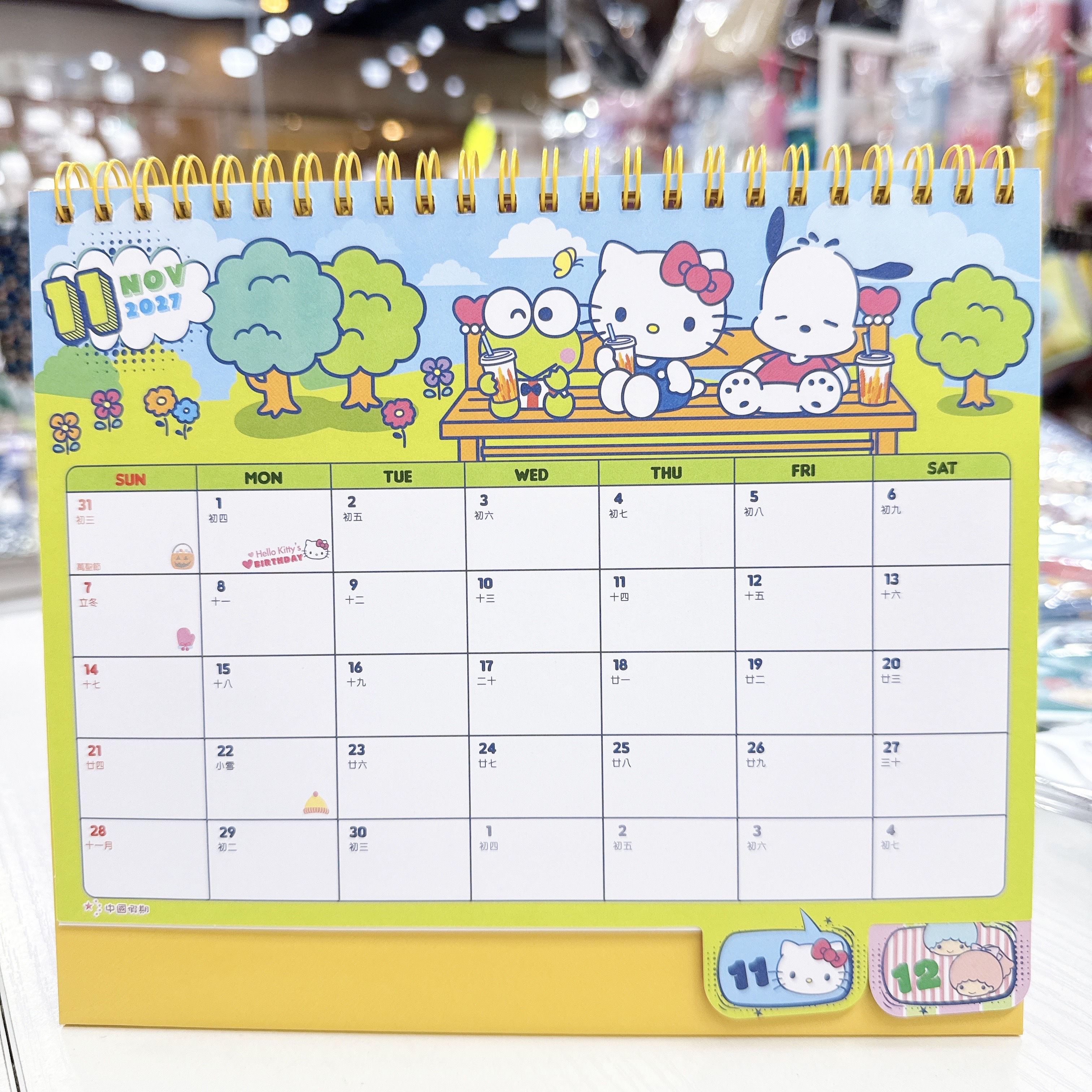 原裝行貨 Sanrio mix2027座枱月曆 香港假期 農曆對照。附送精美貼紙
