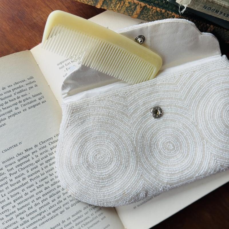 Vintage Walborg Made in Japan Circular Motif Pearl White Clutch (MT2060)