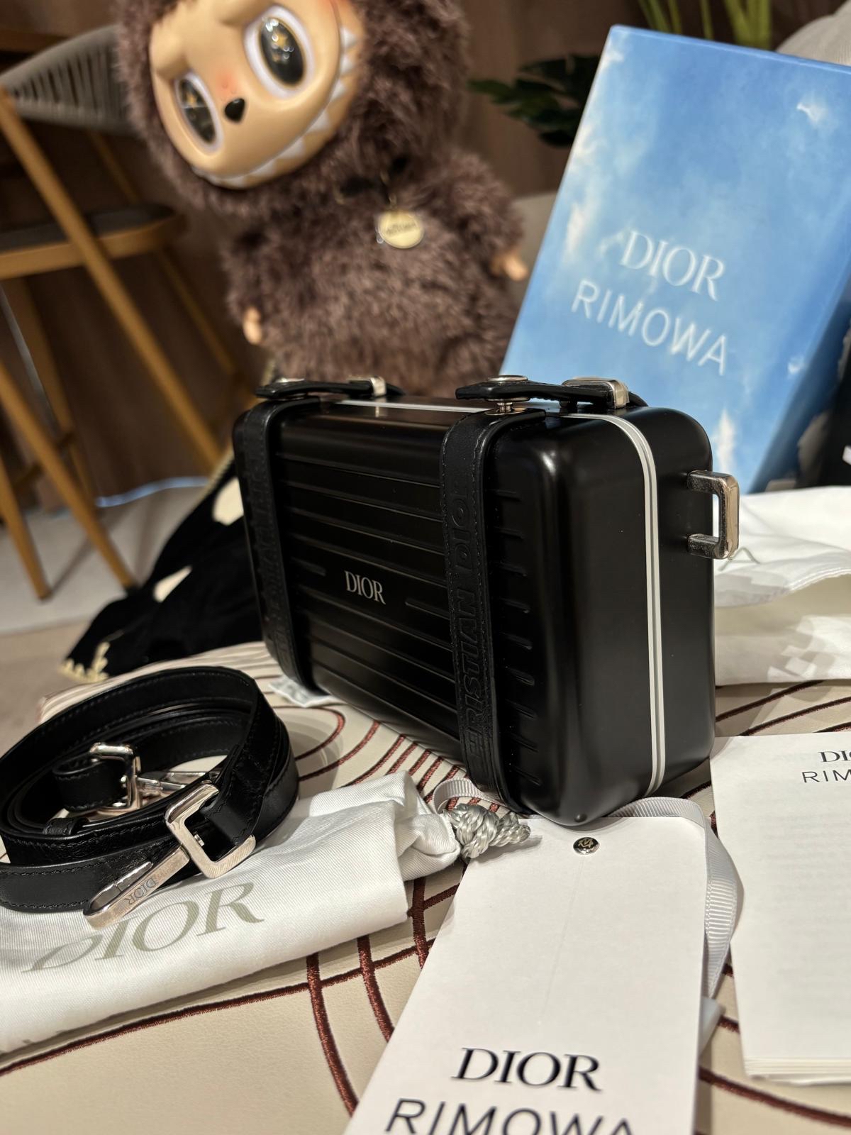 Dior x rimowa personal clutch on strap 100%Authentic ,98%new ✅tap card ✅strap✅dust bag ✅box