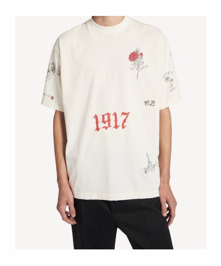 Balenciaga 男士 中号纹身图案T恤XS S M L XL码模特身高 189 厘米，身穿 S 码。