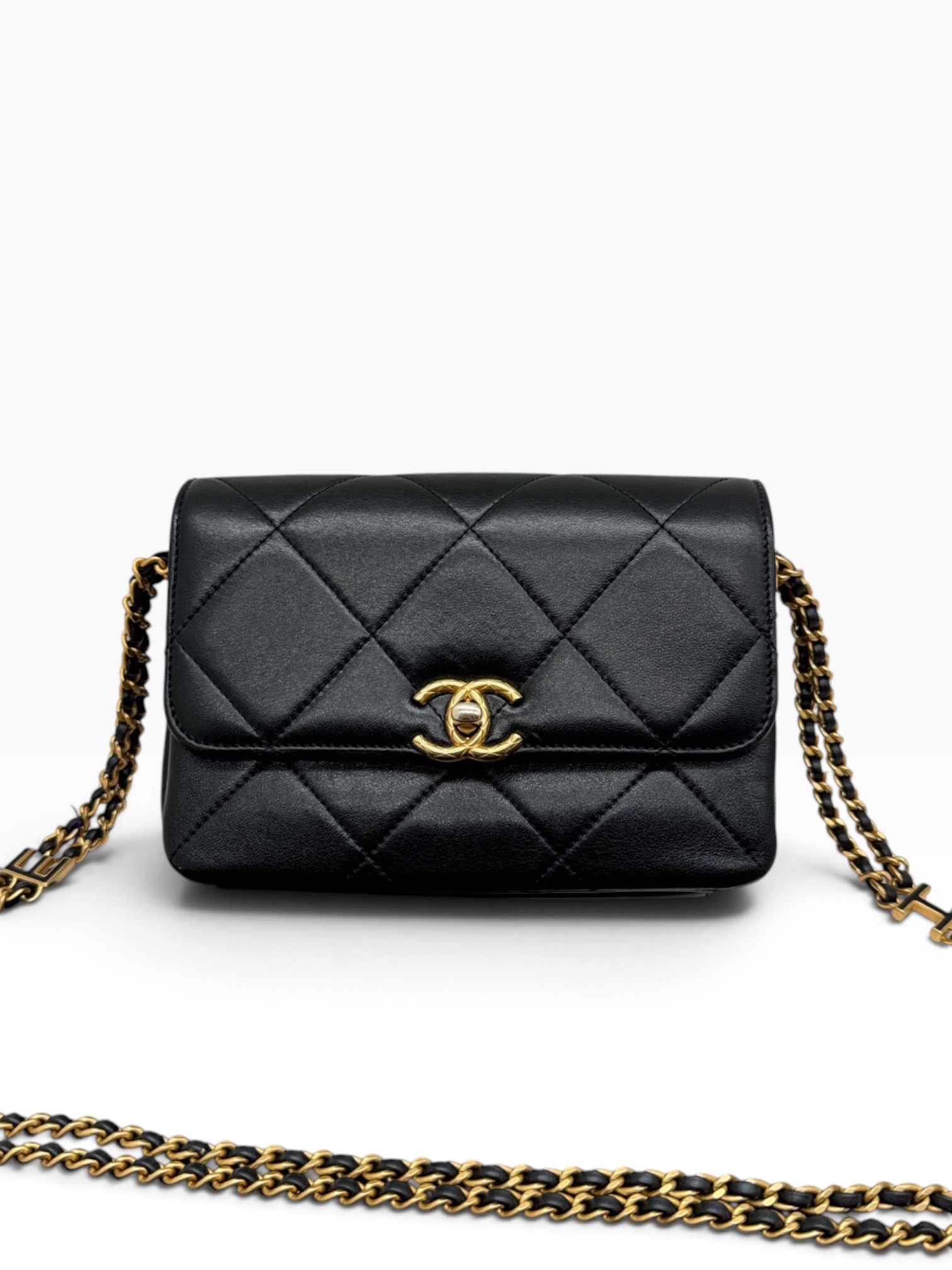 Pre owned chanel 24S Y101