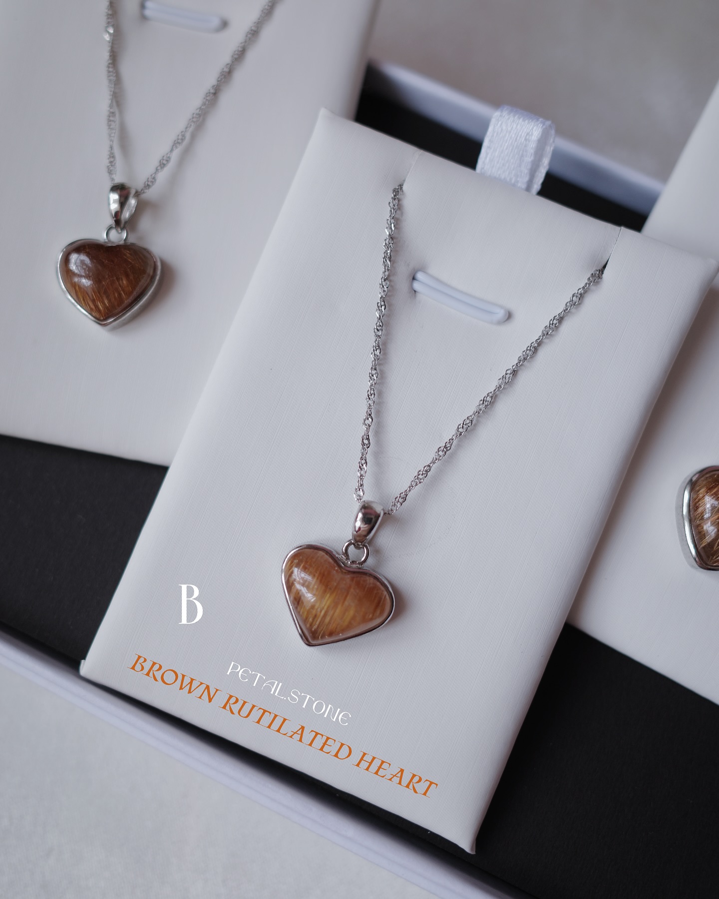 ✧BROWN RUTILATED HEART NECKLACE🤎