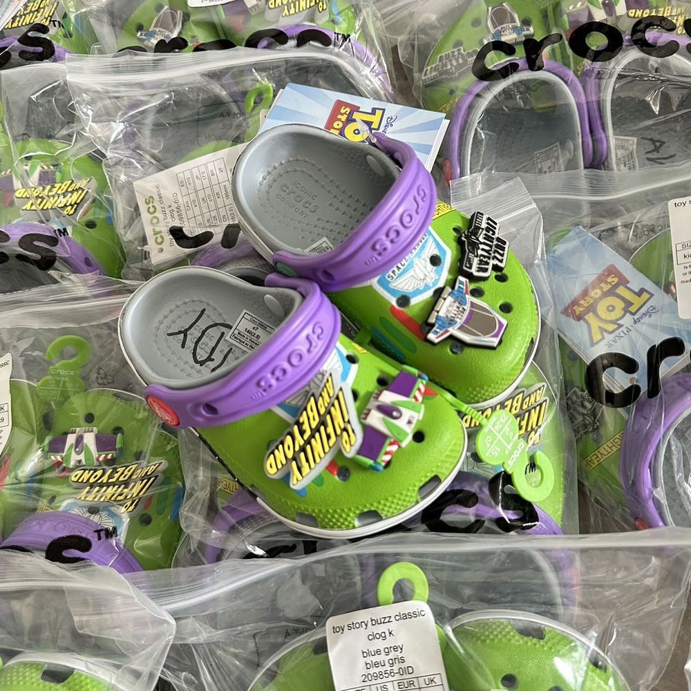 預訂款～廠單 crocs洞洞拖鞋-（最後有尺碼表只供已預訂之客人付款）