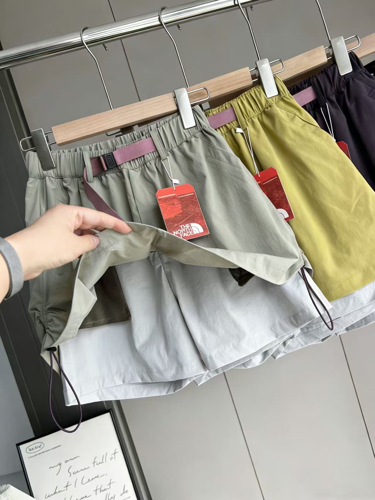 $98件。2件起$90件。TNF山系户外裙褲有打底安全