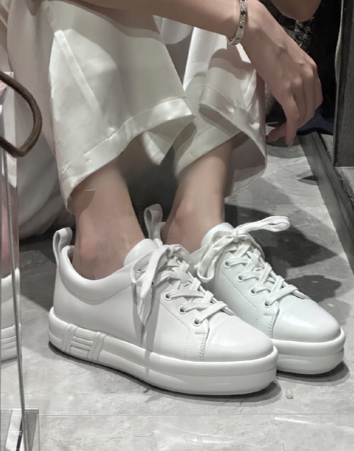 配貨價出🥨Hermes 4cm happy sneaker  Size 37.5/38 only