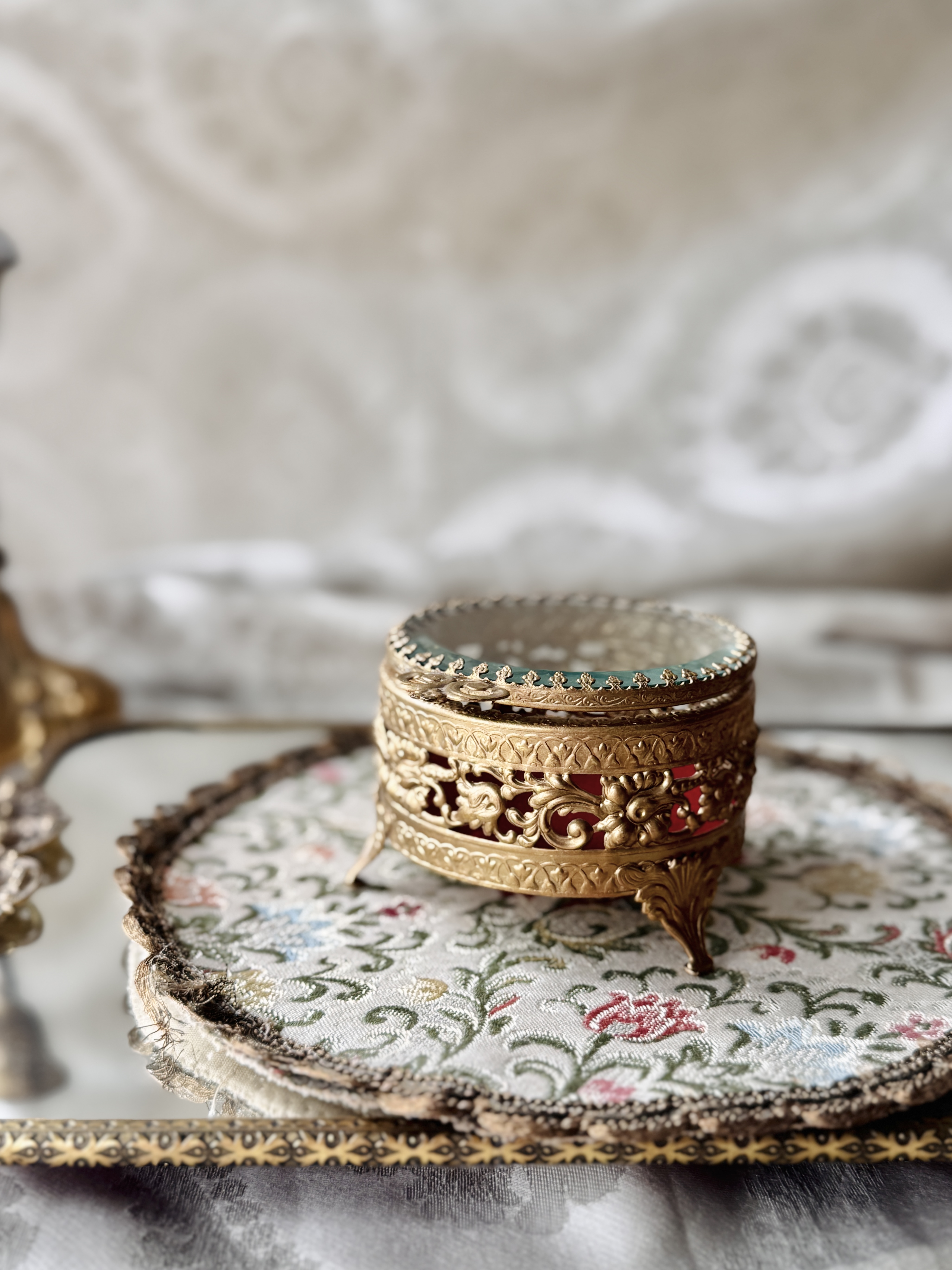 Vintage Mid-Century Round Ormolu Vanity Trinket Box - 8cm(MT2493)