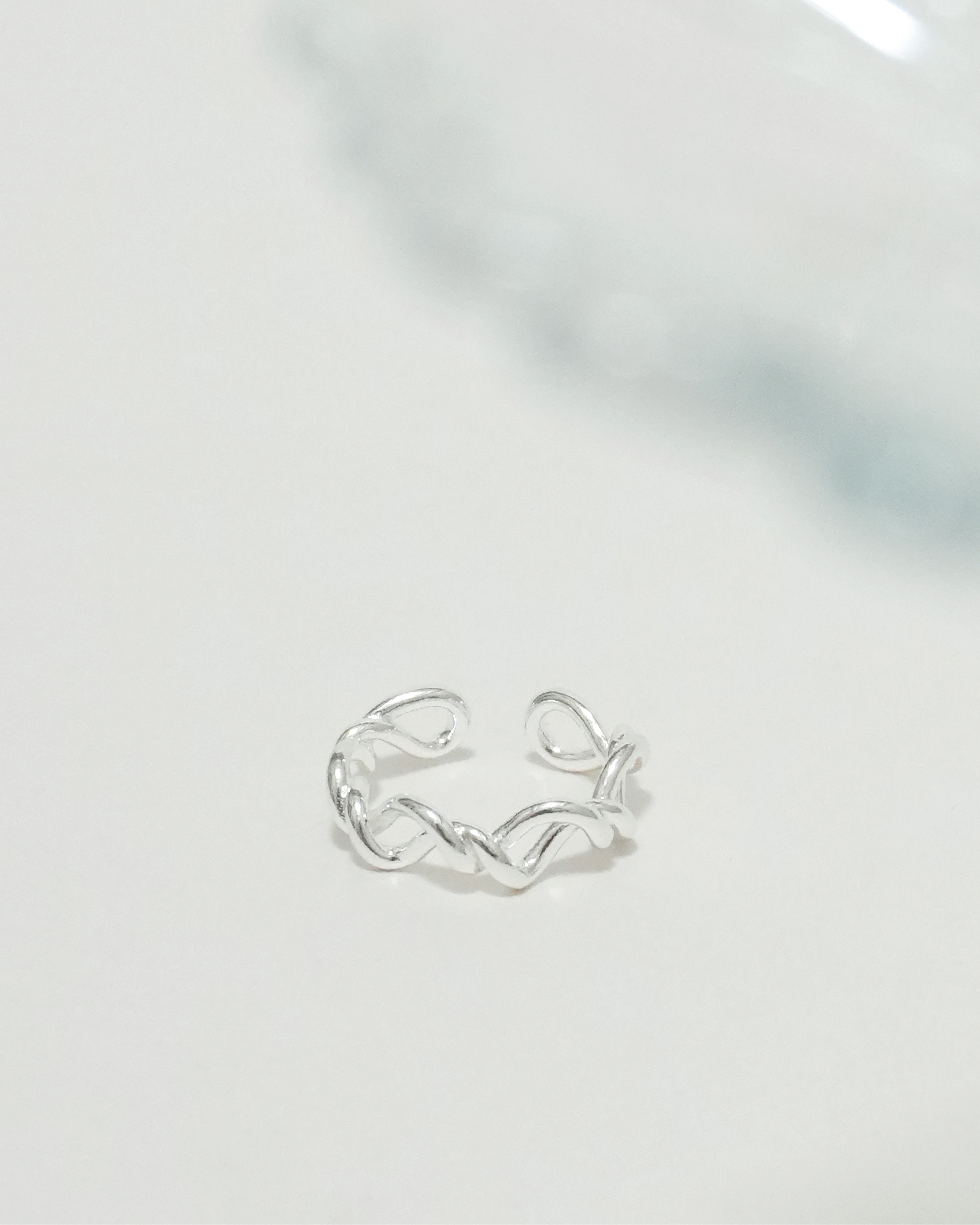 Fluid Margin Intertwined Ring