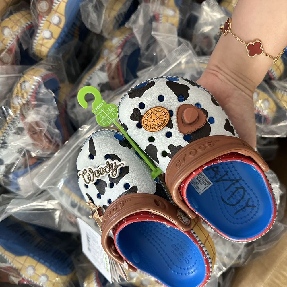 預訂款～廠單 crocs洞洞拖鞋-（最後有尺碼表只供已預訂之客人付款）