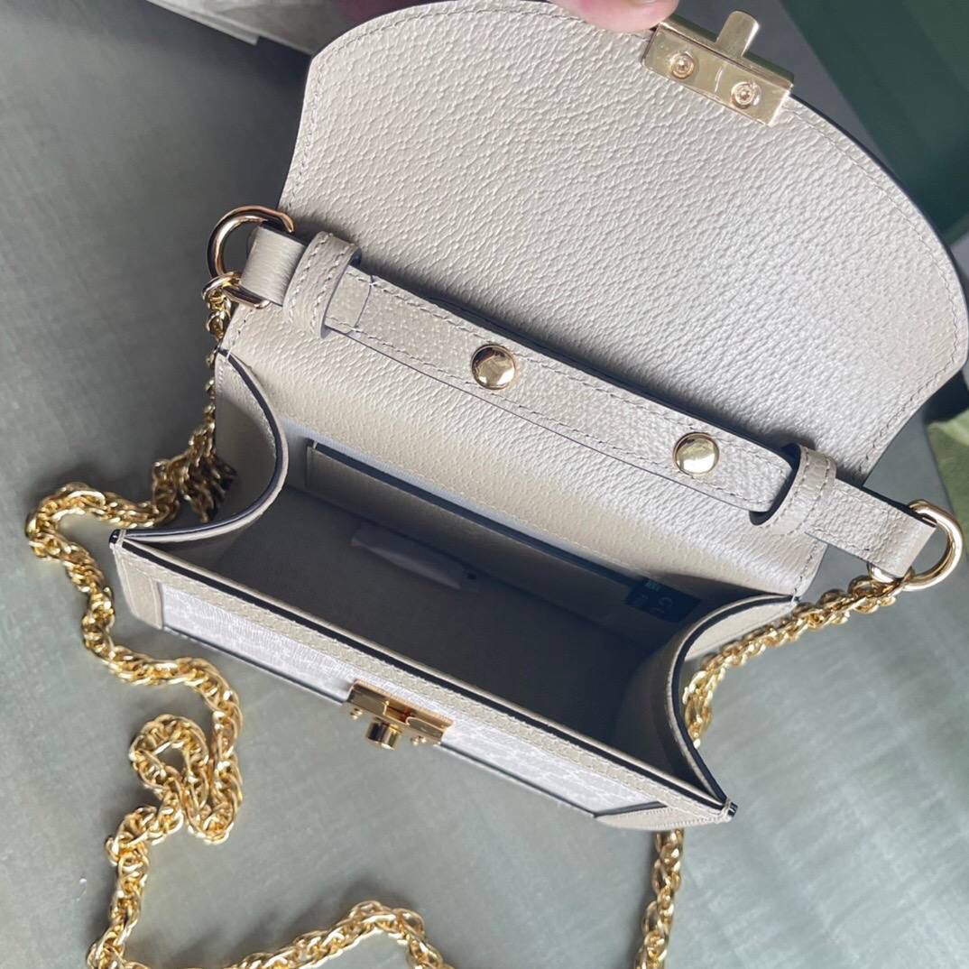 独家特级正品 g696180：尺寸：17.5136cm!全新时装系列用色彩讲述动人的故事。gg supreme帆布是品牌的一款代表性面料，其灵感源自30年代的典藏设计。经典米色和乌木色设计经焕新演绎后，呈现为米色和白色的清新组合。🔥🔥