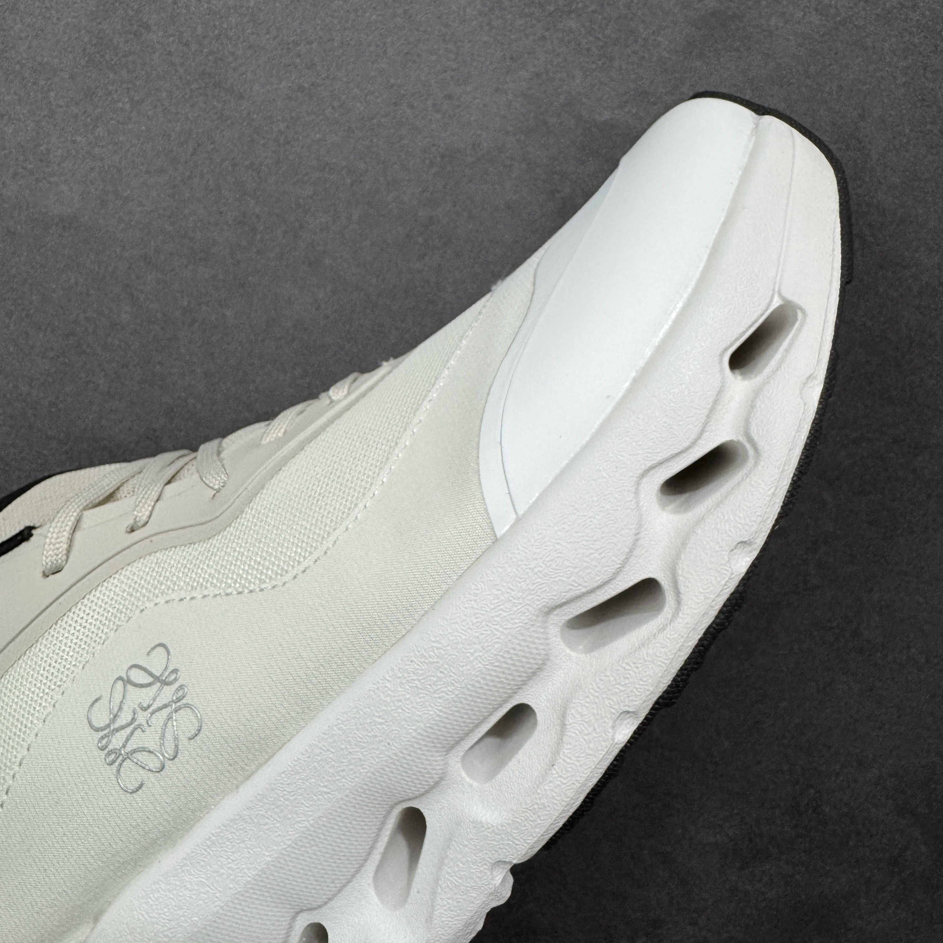 On Running Cloudtilt 2 LOEWE 