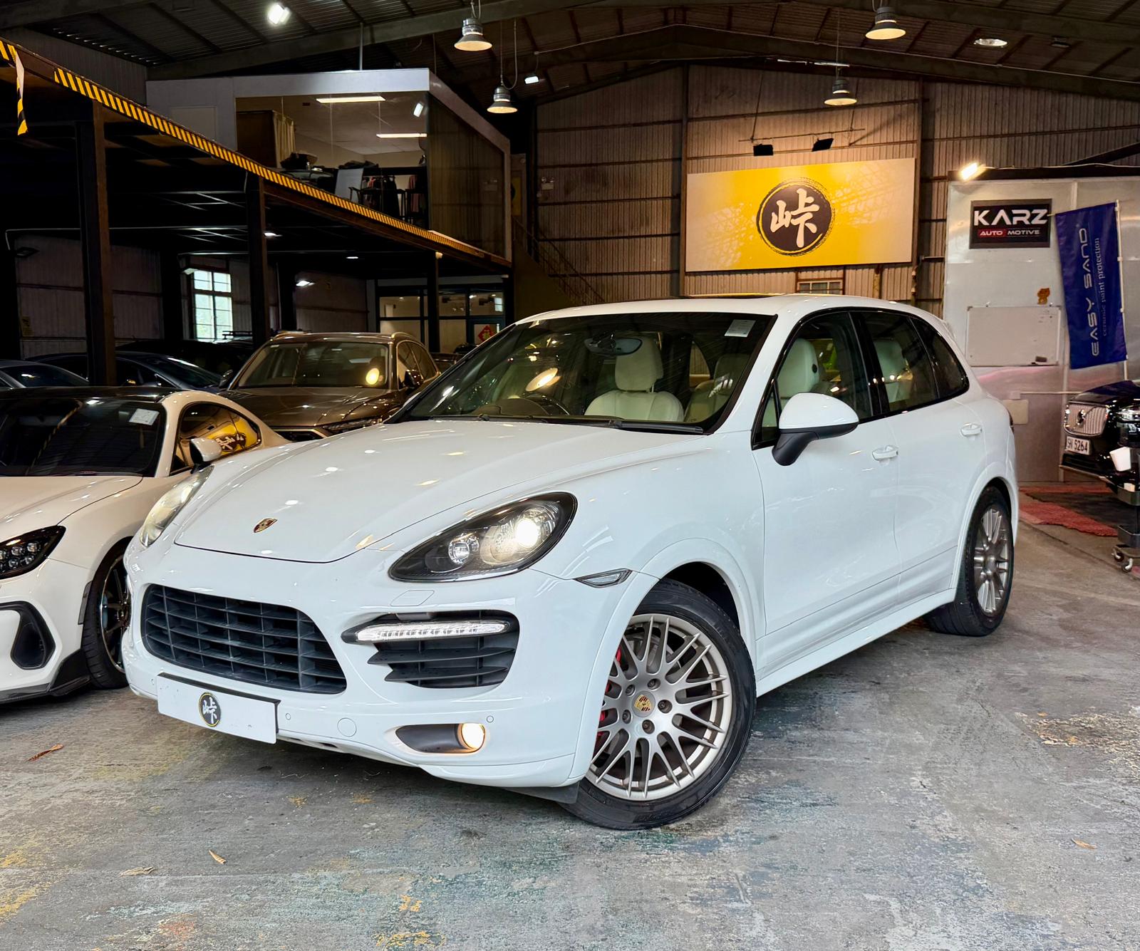 Porsche Cayenne GTS 2012