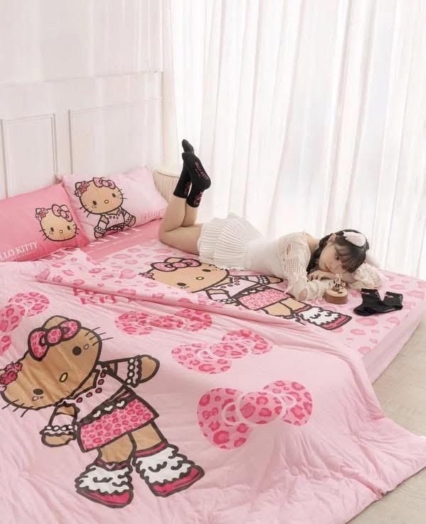 （約6月尾到貨）🇹🇼台灣超商限定 限量長腿Kitty 雙人床上用品糸列💕