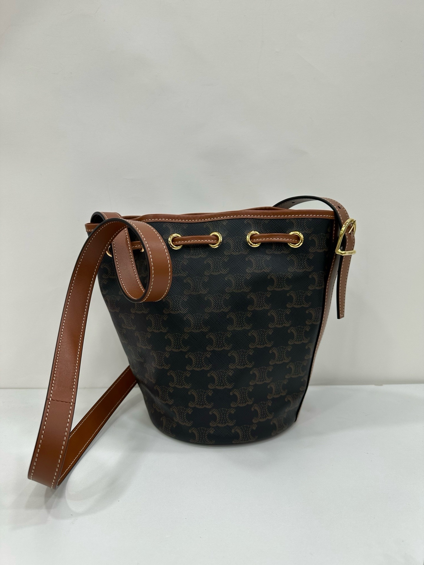 直播貨品 |  [1個-$100 2個-$300］E03