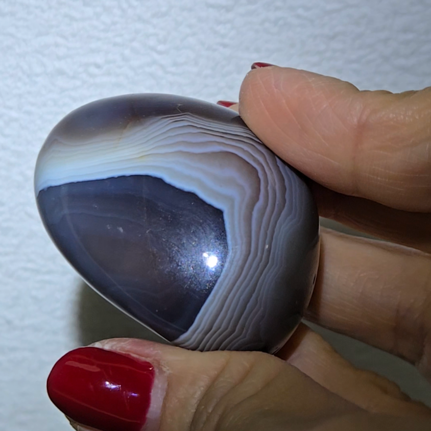 Botswana agate tumble stone with pink banding - AG429