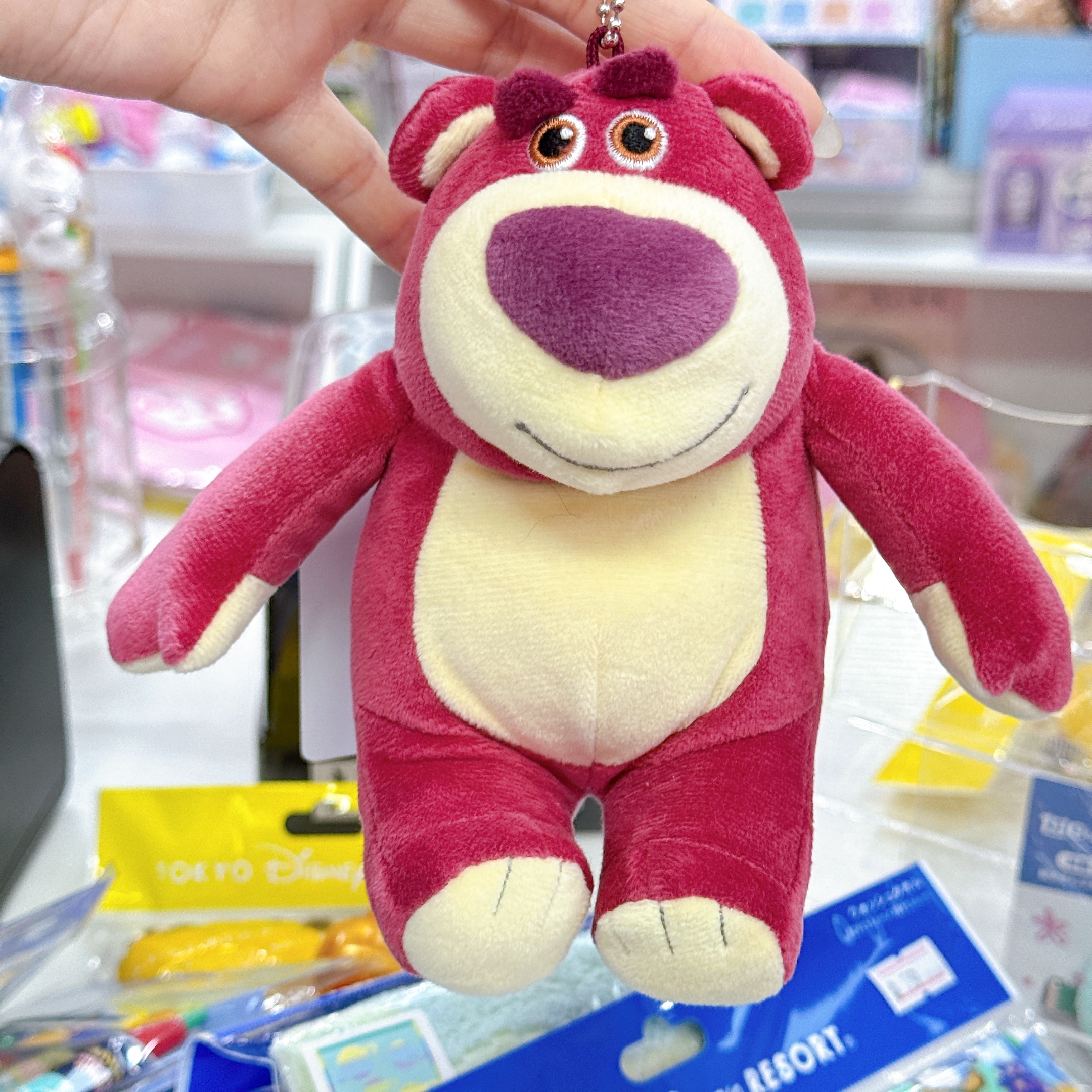 日本直送東京迪士尼勞蘇公仔掛飾 有士多啤梨香味