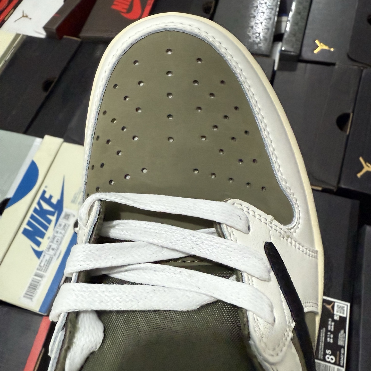 Travis Scott x Air Jordan 1 Low OG "Medium Olive" DM7866-200