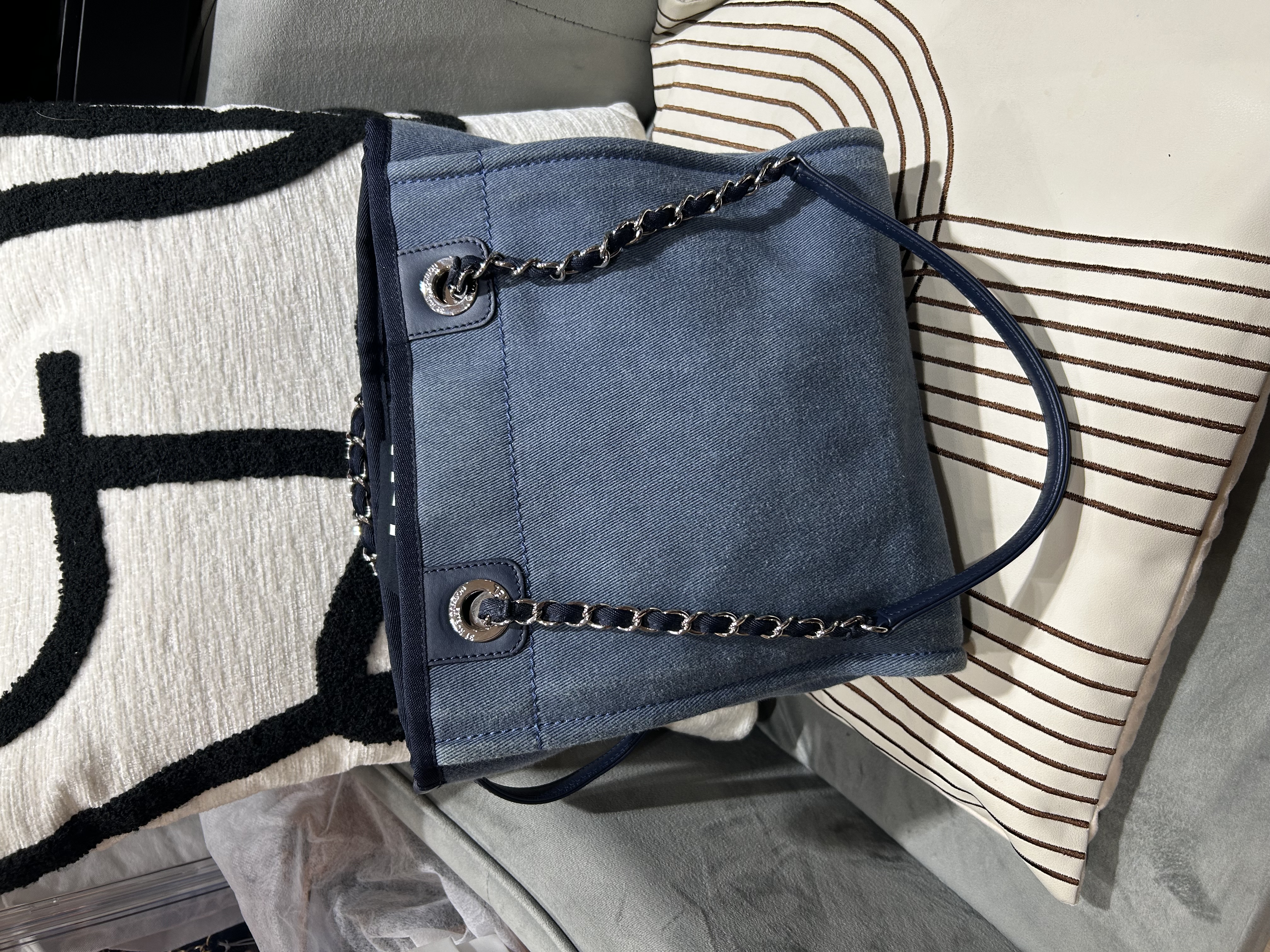 Chanel Denim Deauville Tote Bag Small 100%Authentic, 95%New ✅23Card✅Dust bag