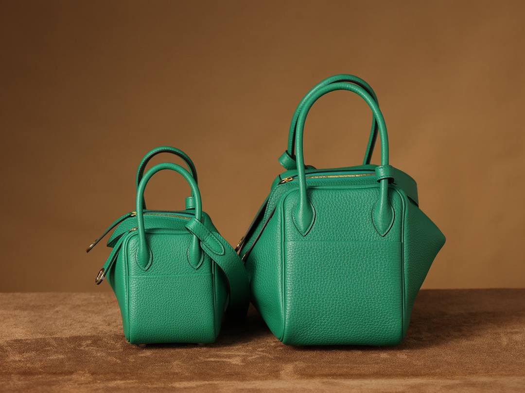 Hermes 爱马仕 Lindy mini、26cm 丝绒绿金银扣💕 组合图 对比图🤟🏻 尺寸：19*12.5*9cm 尺寸：26*18*14 cm