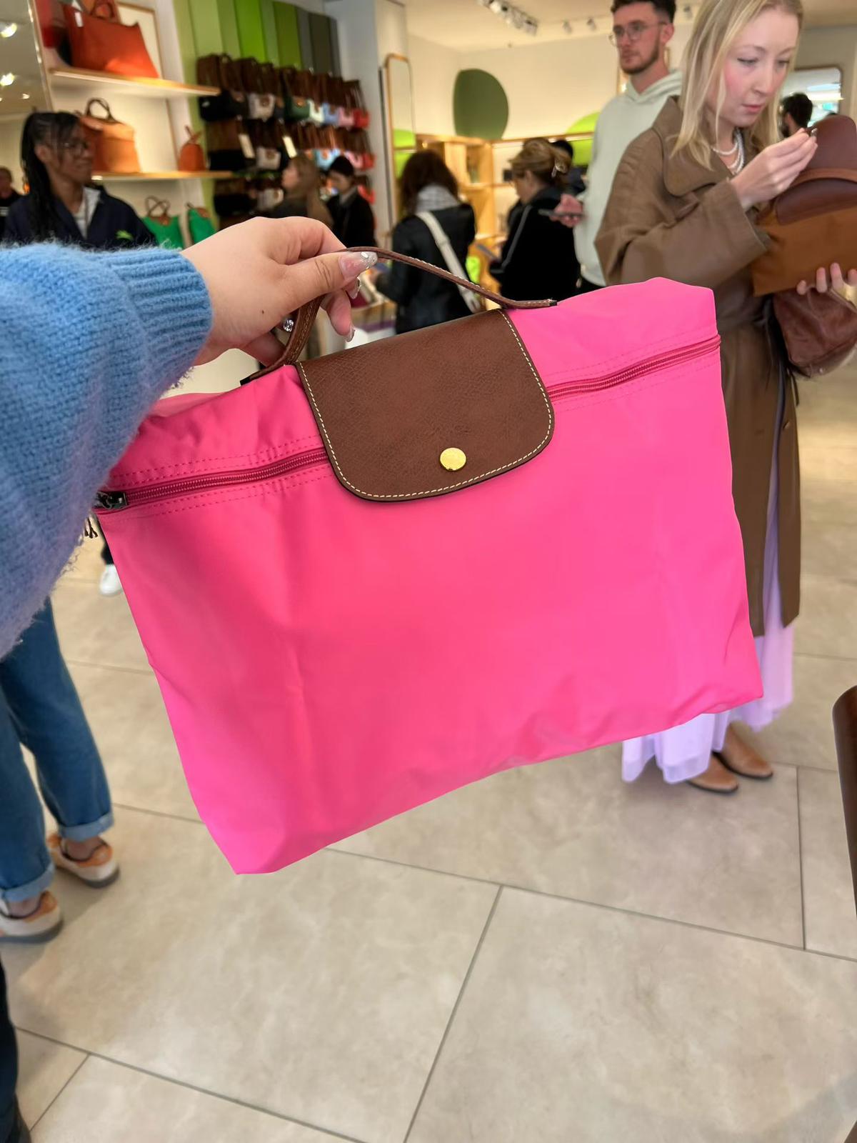 Longchamp outlet 尼龍公事包💼 Flash sale 好抵哦👍🏻手快有✋🏻✋🏻