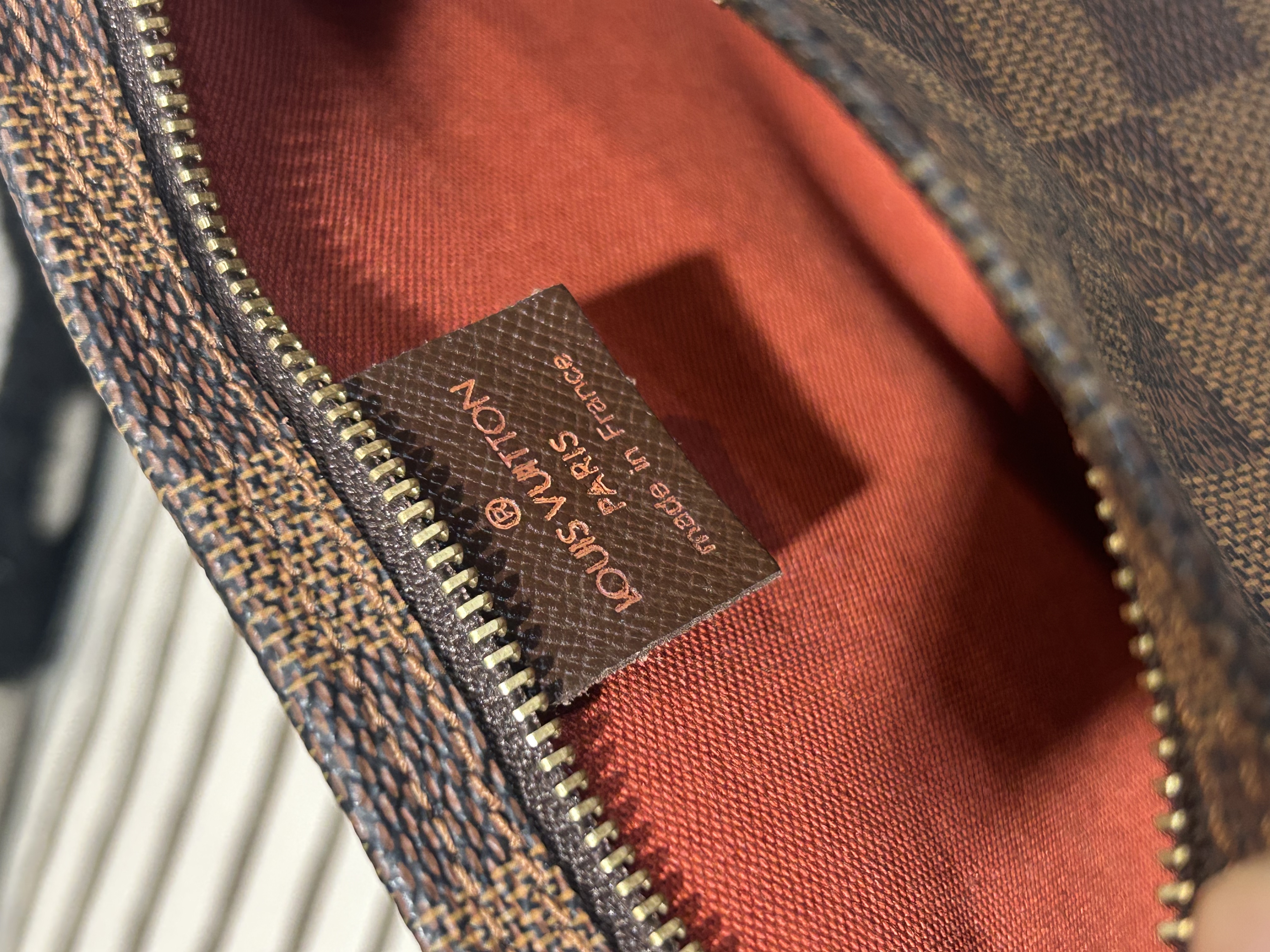 LV Damier Ebene Pochette 100%Authentic, 95%New