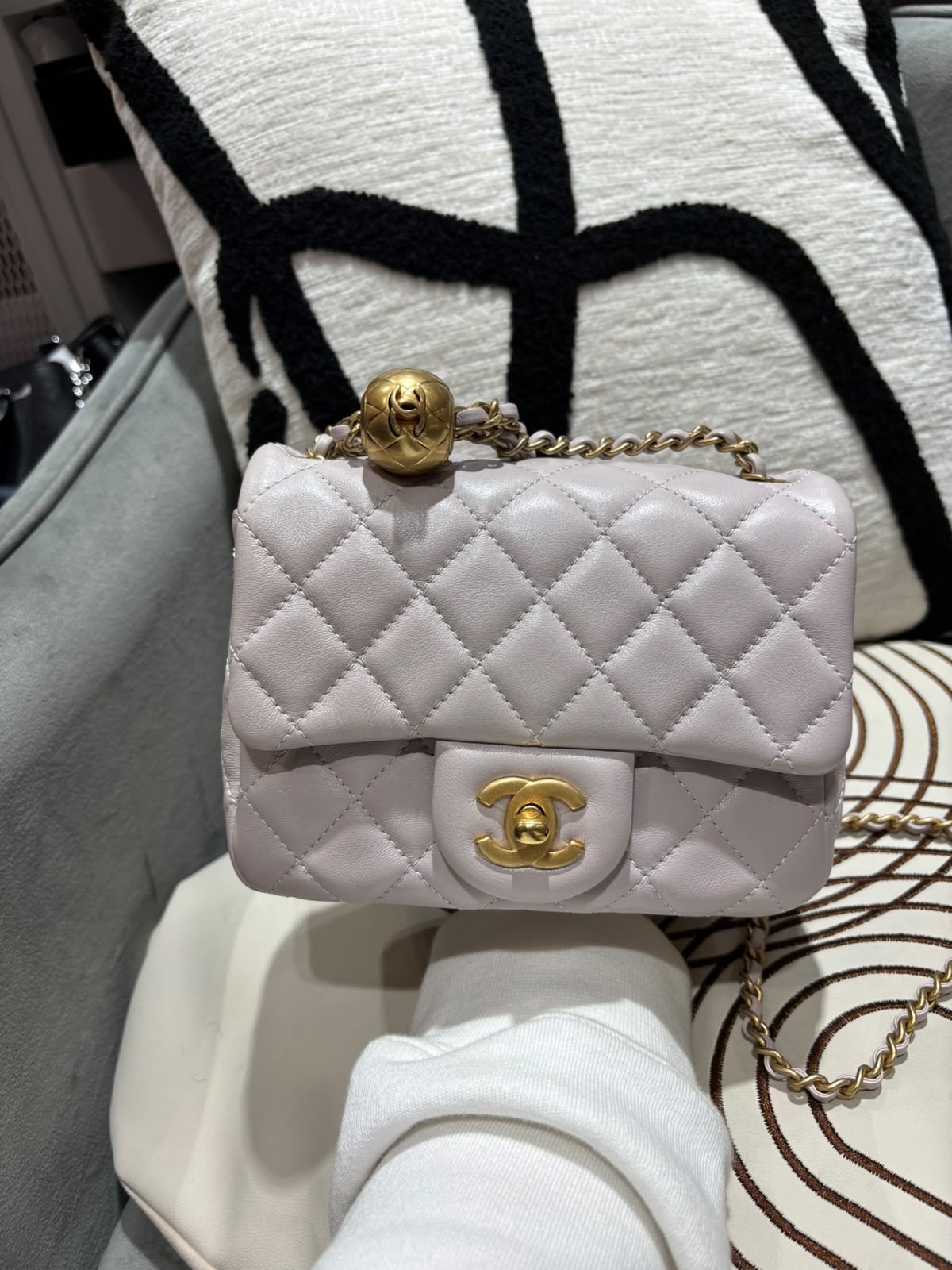 Chanel mini flap with pearl crush 金球方胖子 100%Authentic,98%new ✅晶片✅收據✅dust bag✅box