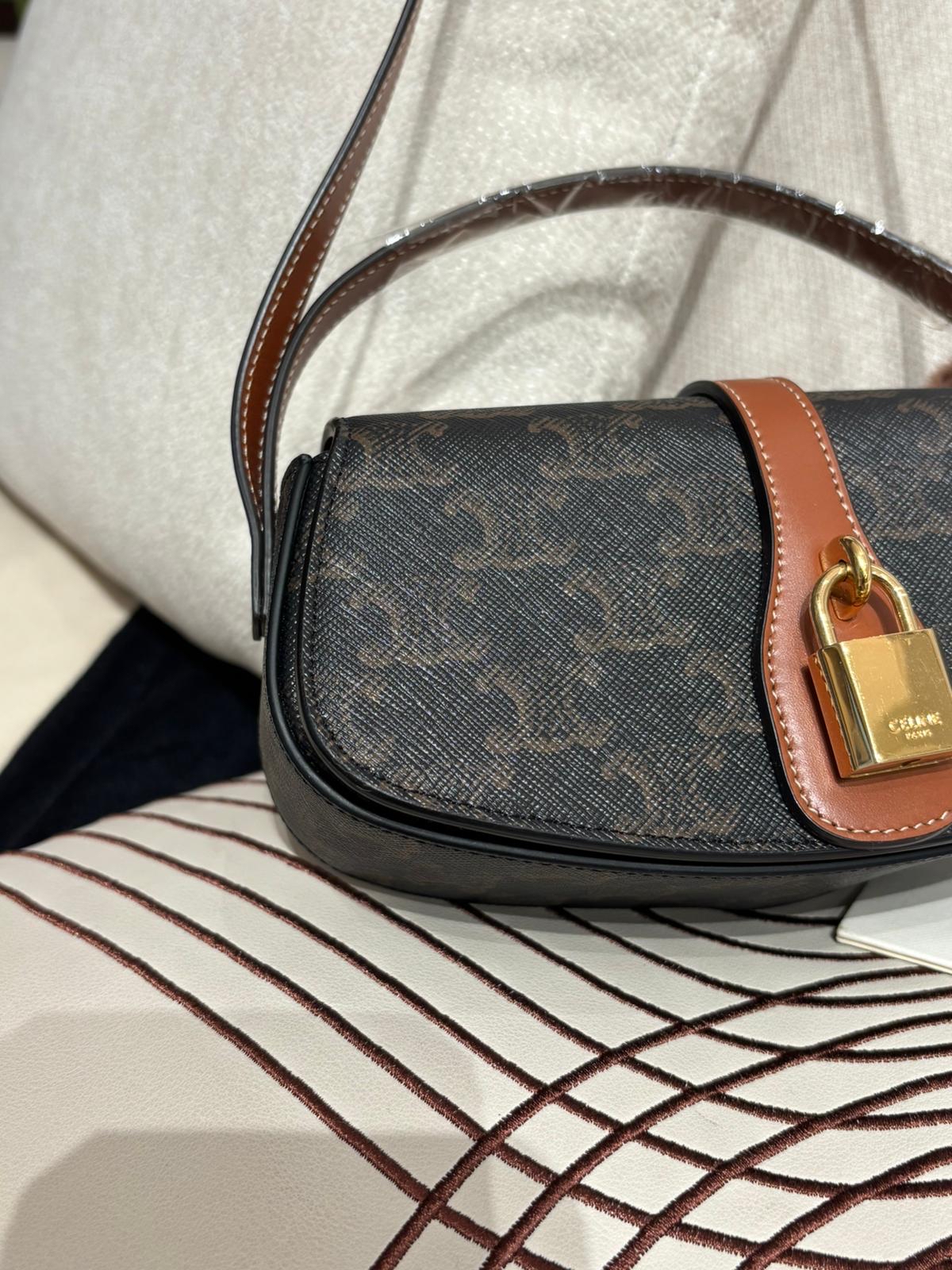 CELINE CLUTCH ON STRAP TABOU IN TRIOMPHE,100%Authentic ,99%new ✅收據✅dust bag 