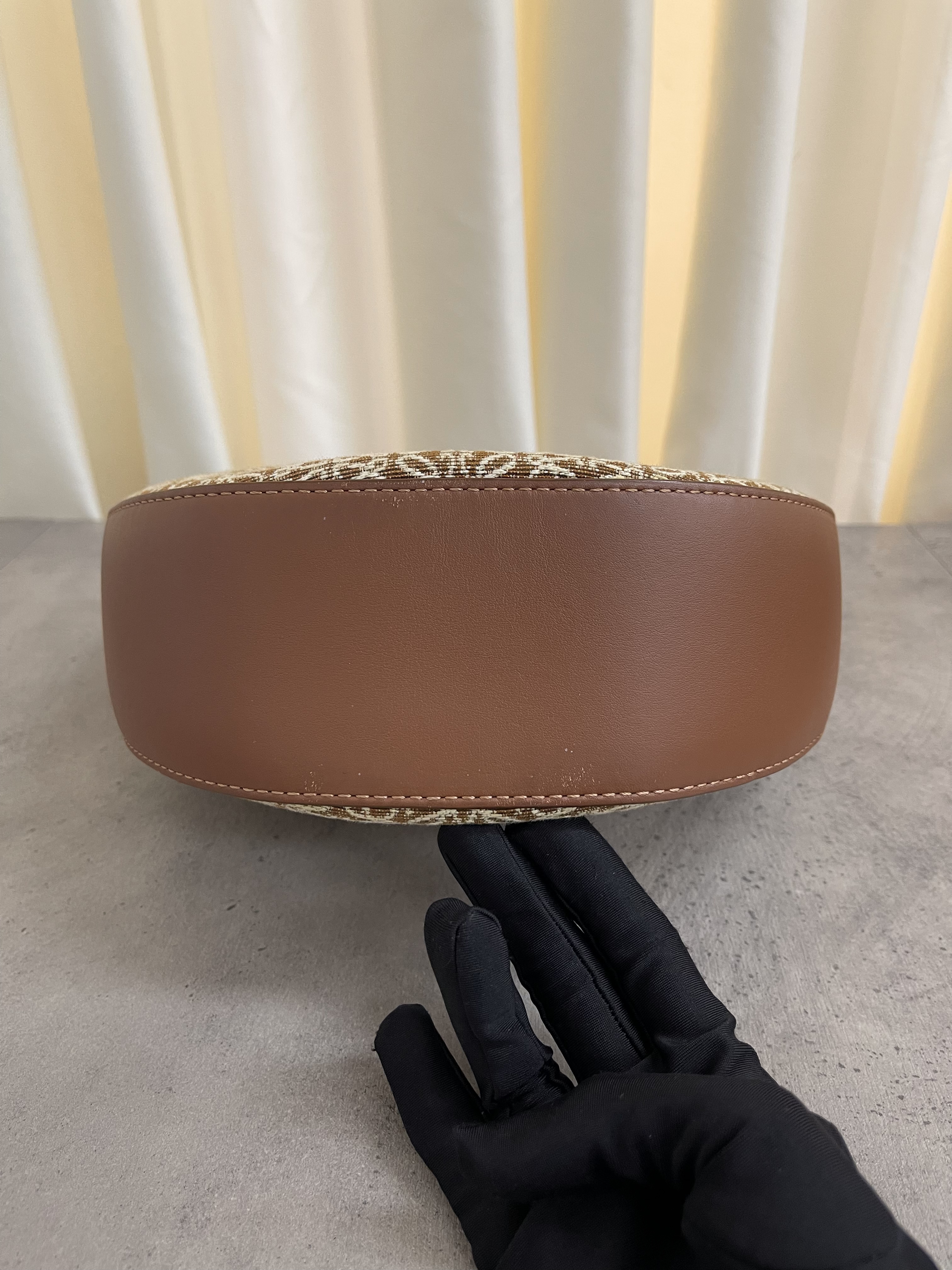 Pre-owned Loewe Luna Anagram shoulder bag/ Product Code: 26012405