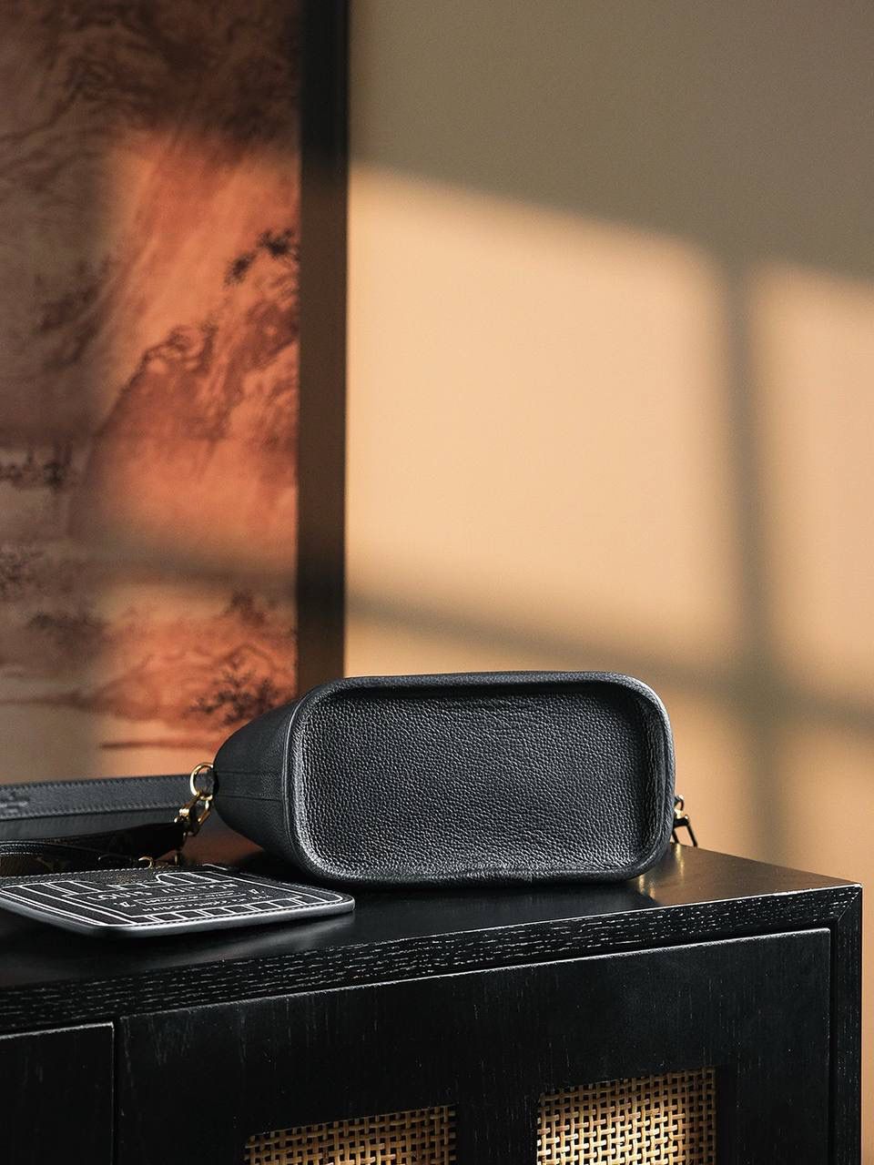 𝐍𝐄𝐕𝐄𝐑𝐅𝐔𝐋𝐋 𝐈𝐍𝐒𝐈𝐃𝐄 𝐁𝐁芯片菱形跳动码系列👜✨ 上市的第一天就处于断货王， 老花经典元素搭配上百搭进口颗粒牛皮，正反两用🔥再次刷新一款热门大爆款，强烈推荐必入的高颜值！上身一秒爱上，实用性超强，颜值还属于耐造耐看百搭，史上最实用且高颜值的爆款之王！ 五金材质：厚镀纯钢五金 皮料材质：法国原厂皮面料【芯片版】 尺寸详情：𝟏𝟔.𝟓*𝟏𝟏*𝟐𝟔.𝟓𝐜𝐦