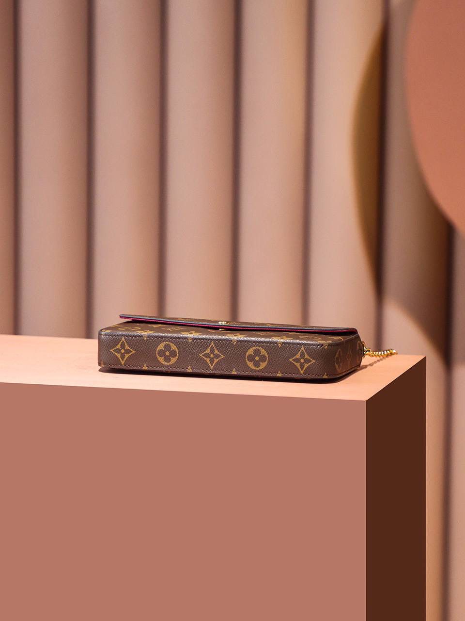 𝐏𝐎𝐂𝐇𝐄𝐓𝐓𝐄 𝐅É𝐋𝐈𝐂𝐈𝐄 老花👜✨ ▪️尺寸：21*12*3cm▪️ 经典永不落幕的性价比之王， 三合一链条包，非常值得入手的经典著作，逆天的性比价，使用率非常高， 一年四季都可以搭配，而且还可以拆分开单独使用，看似很精致小巧，容量非常实用，可以单肩，腋下，斜挎背，多种背法，🔥一包三用，必入的经典神仙单品！🤟🏻