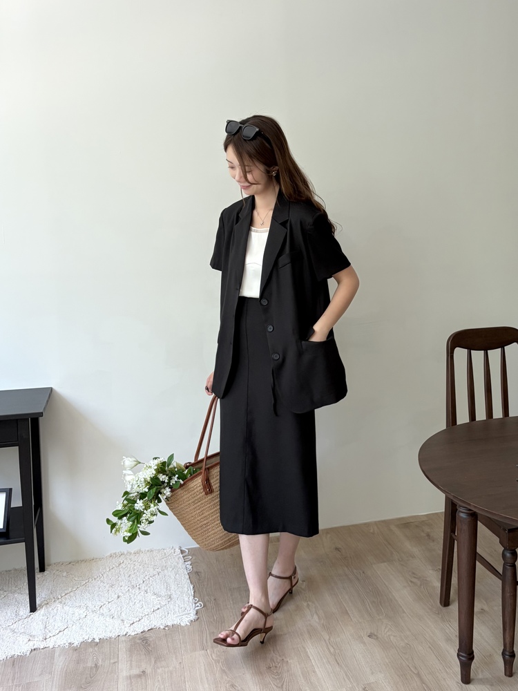 Noir Air Relaxed Blazer (Black)