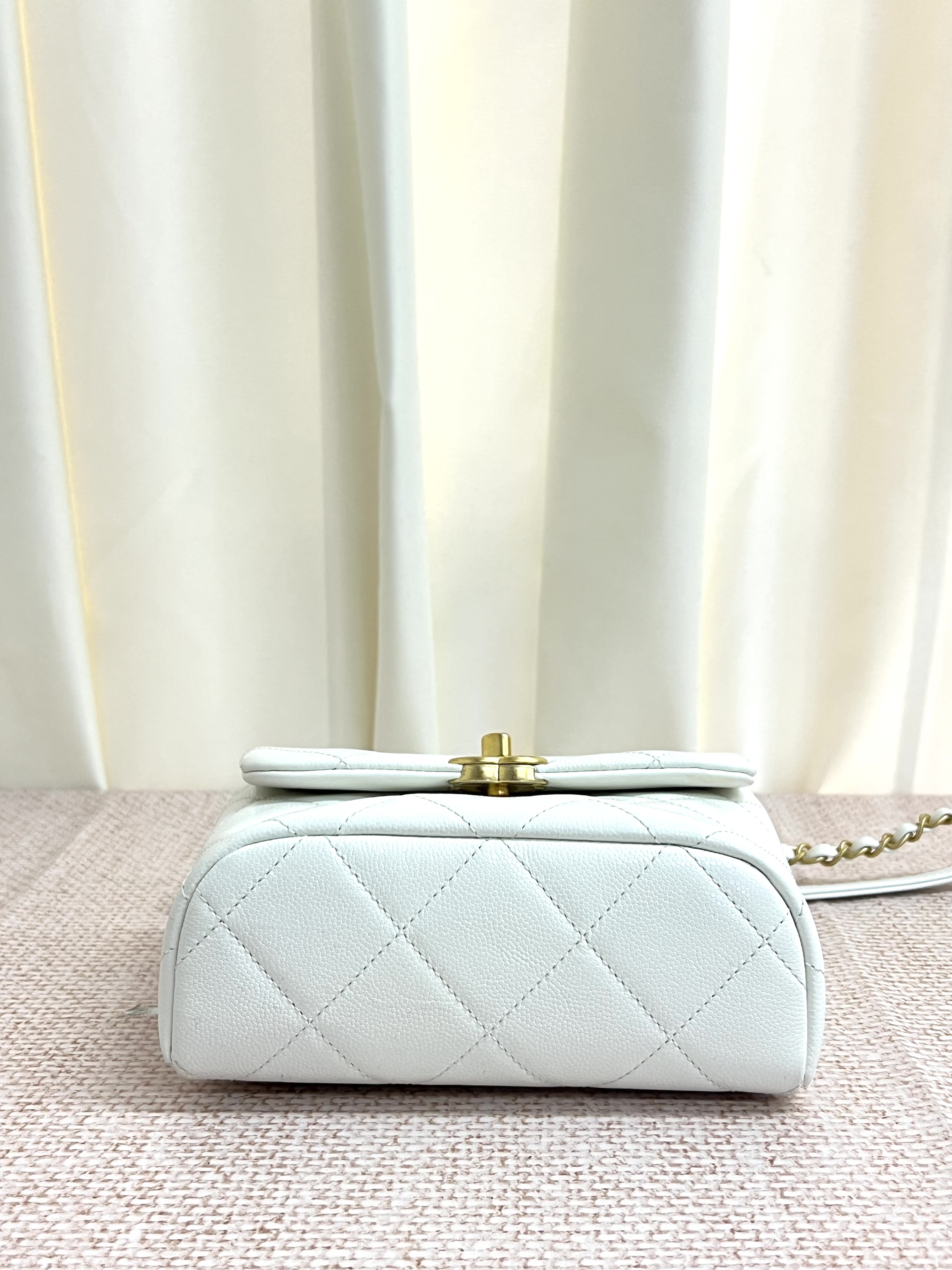 Pre-Owned CHANEL 19 Flap Bag / Product Code: 26042215